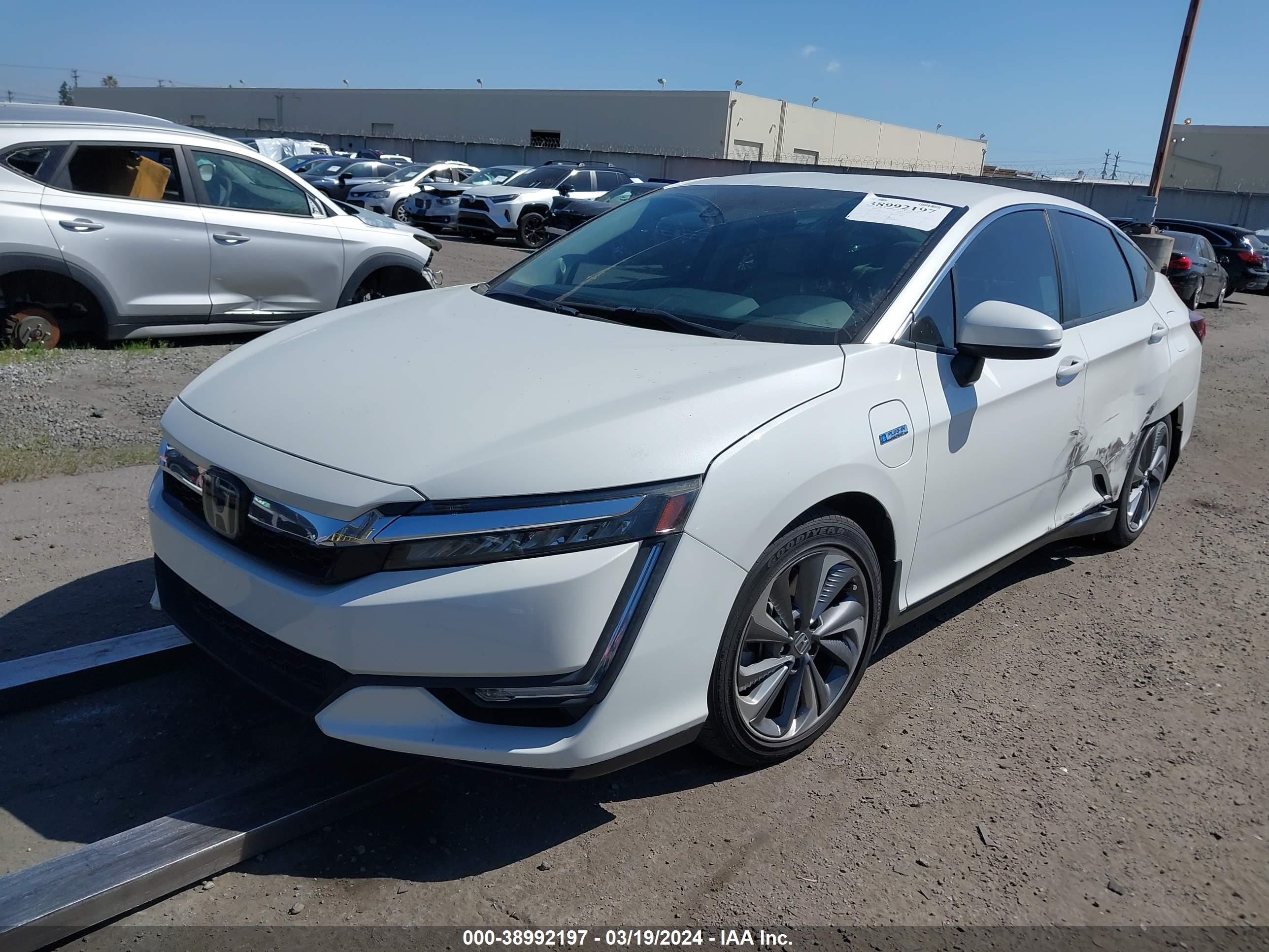 Photo 1 VIN: JHMZC5F36JC006879 - HONDA CLARITY 