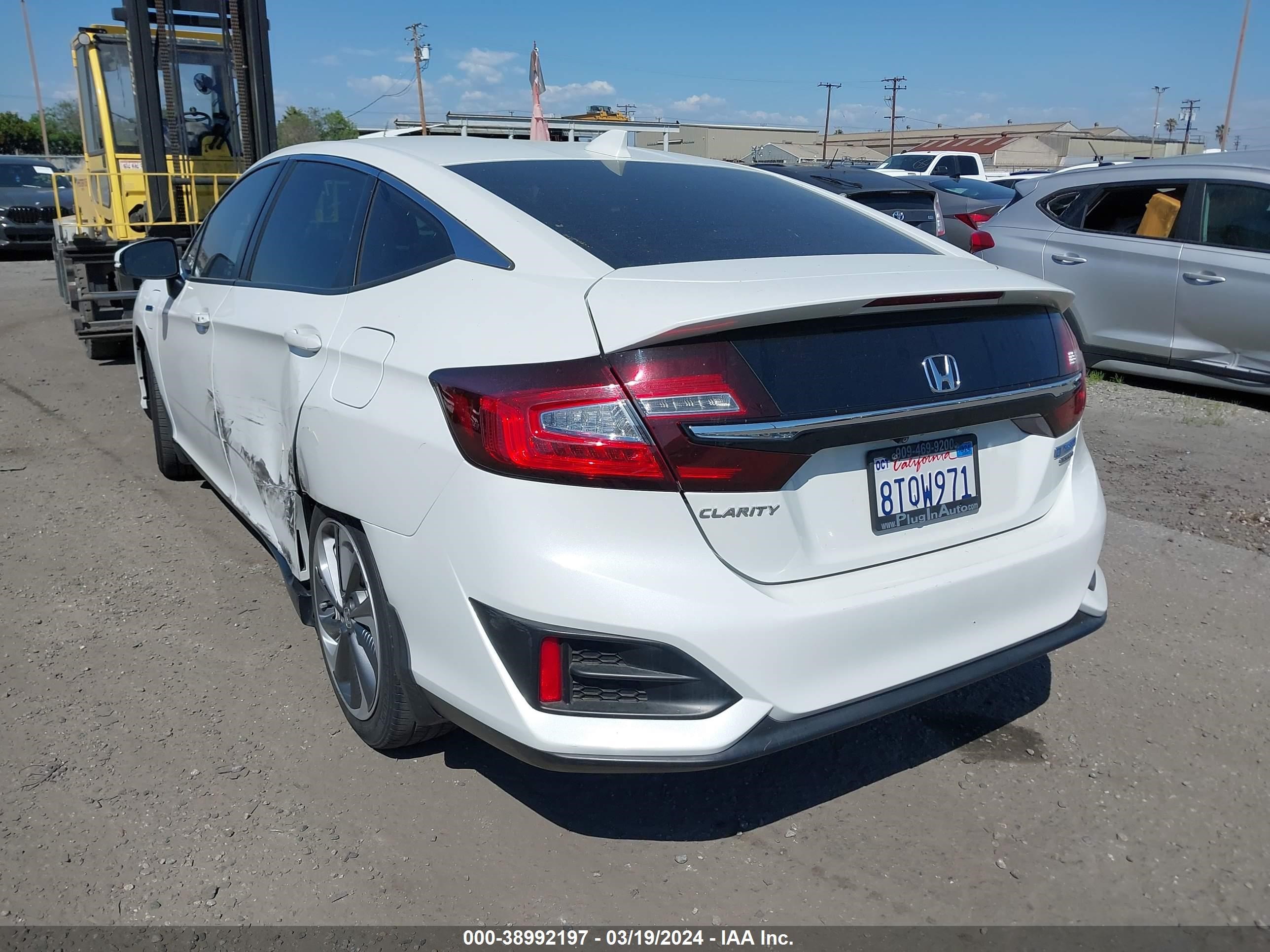 Photo 2 VIN: JHMZC5F36JC006879 - HONDA CLARITY 