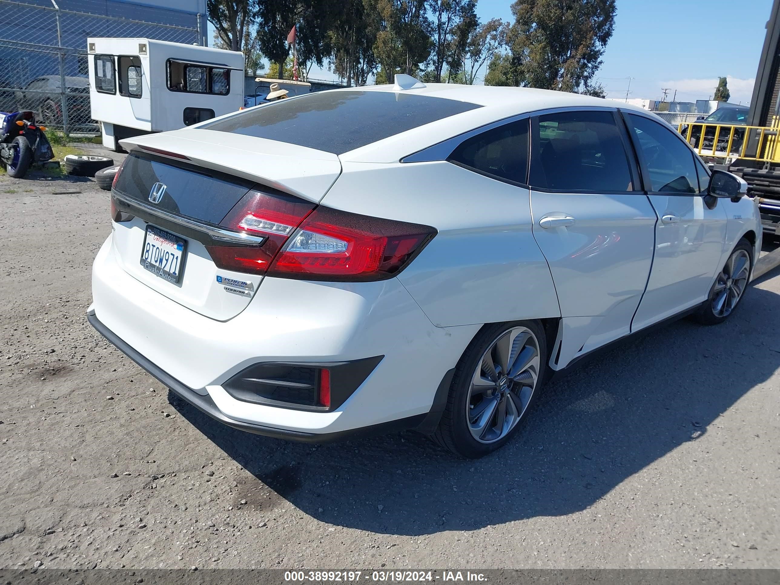 Photo 3 VIN: JHMZC5F36JC006879 - HONDA CLARITY 