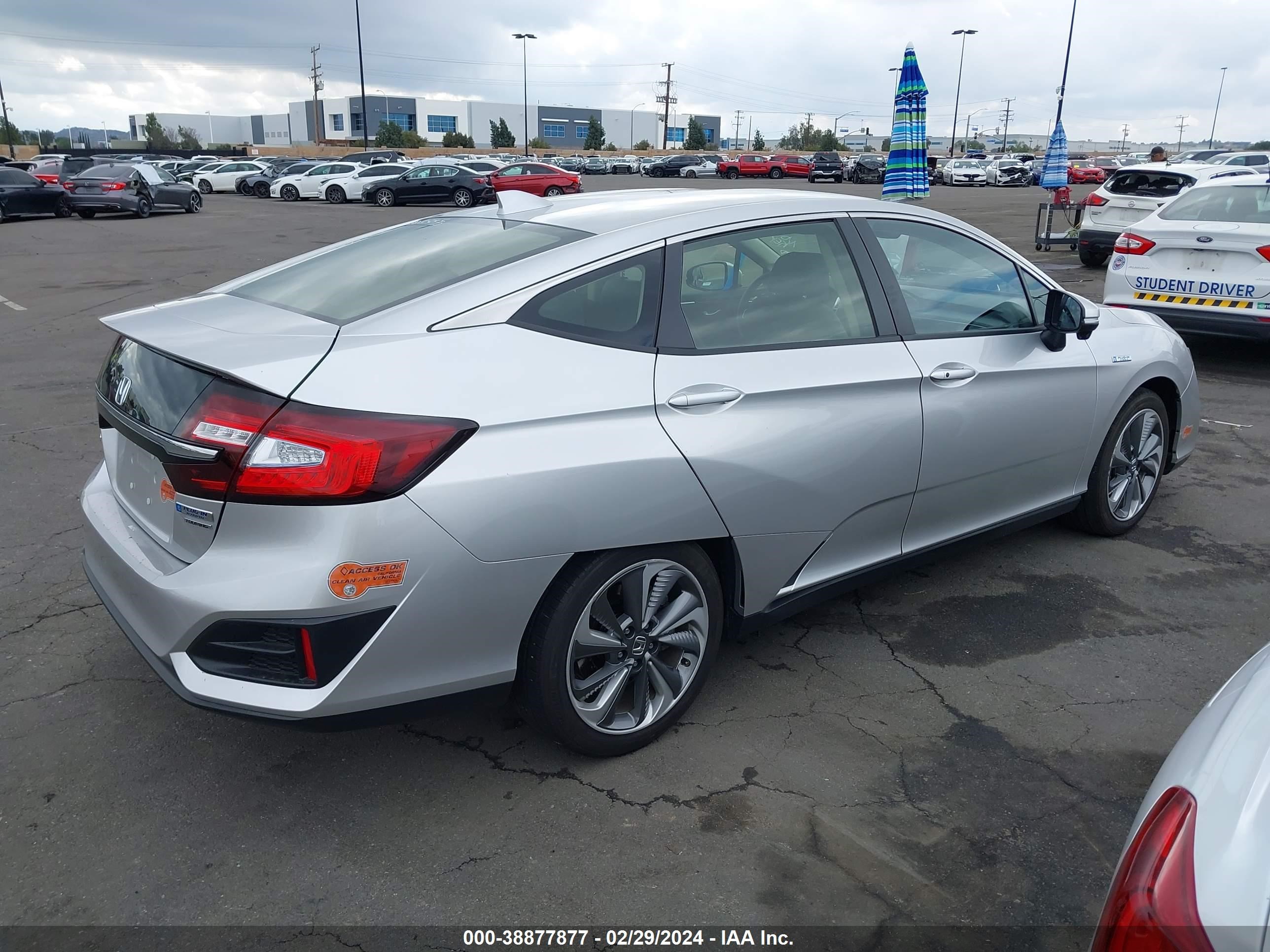 Photo 3 VIN: JHMZC5F36KC003711 - HONDA CLARITY 