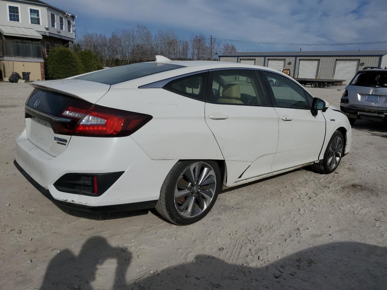 Photo 2 VIN: JHMZC5F37JC022945 - HONDA CLARITY 