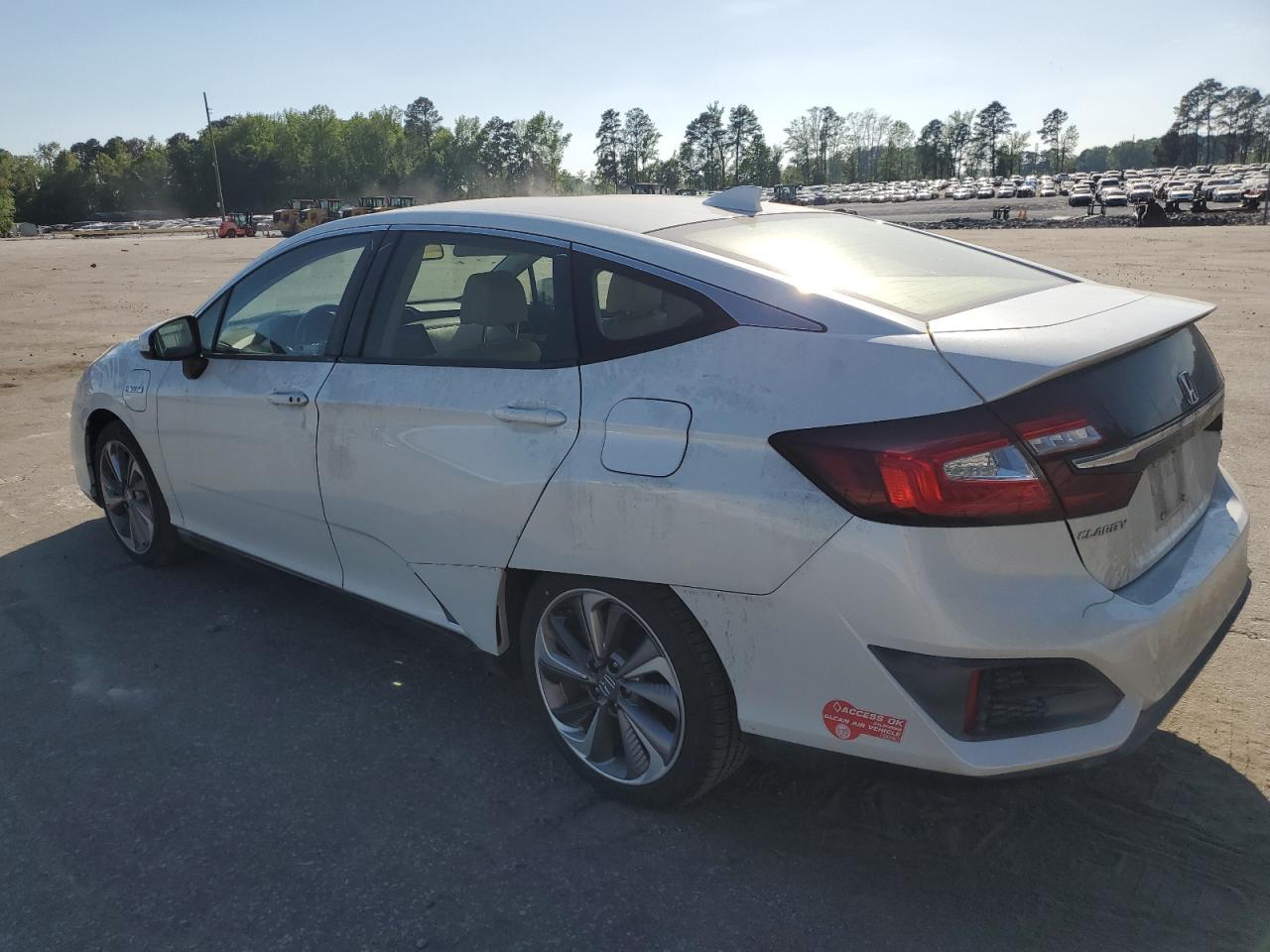 Photo 1 VIN: JHMZC5F38JC008228 - HONDA CLARITY 