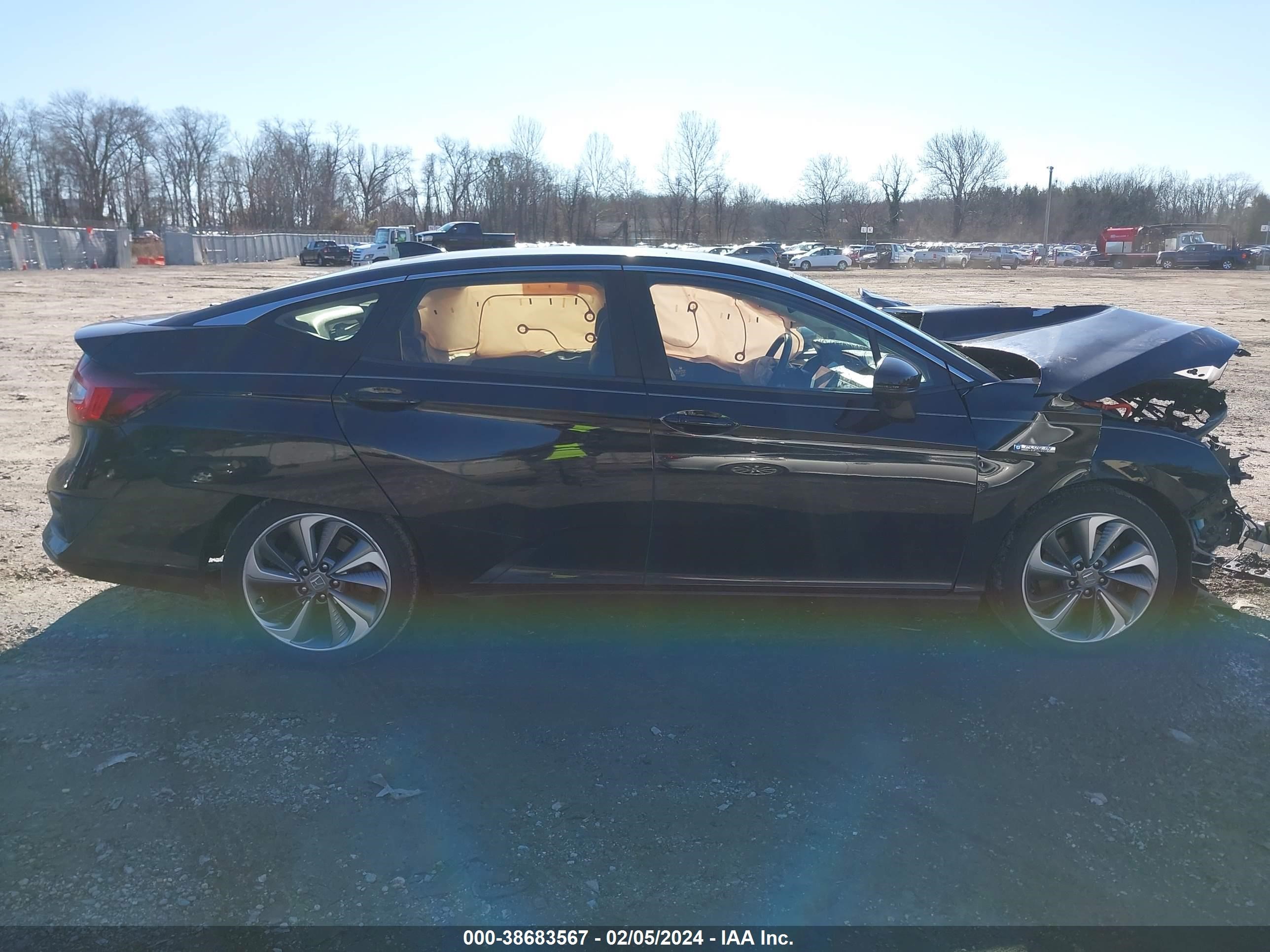 Photo 11 VIN: JHMZC5F38JC009539 - HONDA CLARITY 