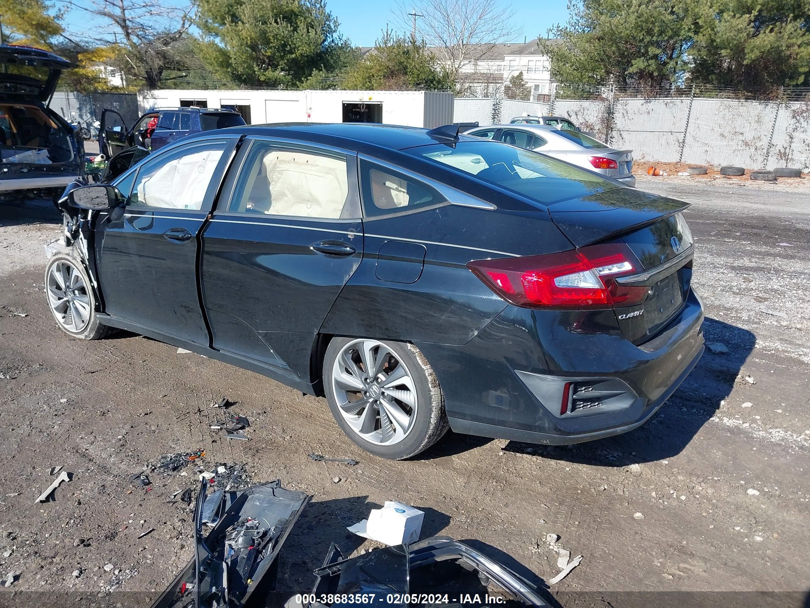 Photo 2 VIN: JHMZC5F38JC009539 - HONDA CLARITY 