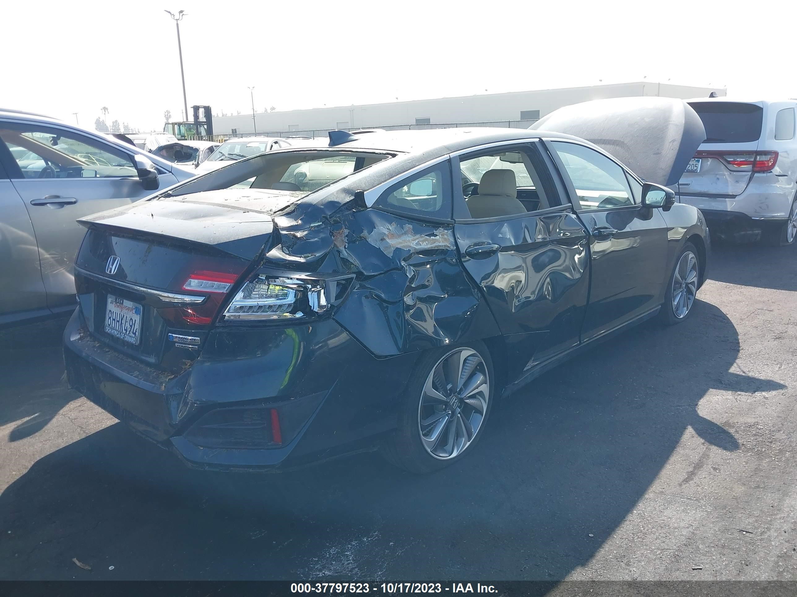 Photo 3 VIN: JHMZC5F3XJC024026 - HONDA CLARITY 