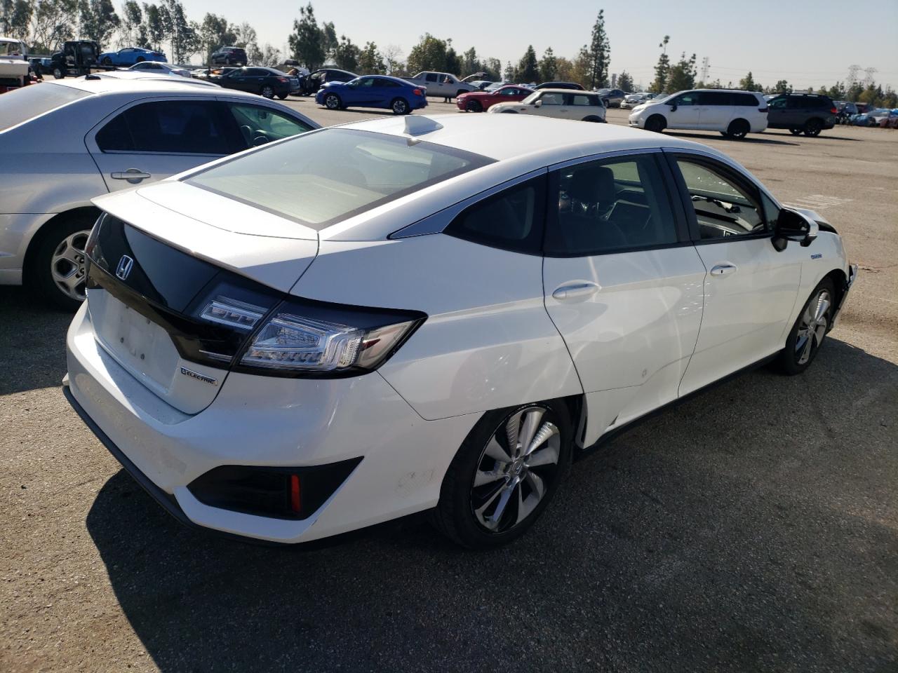 Photo 2 VIN: JHMZC6F33JC000267 - HONDA CLARITY 