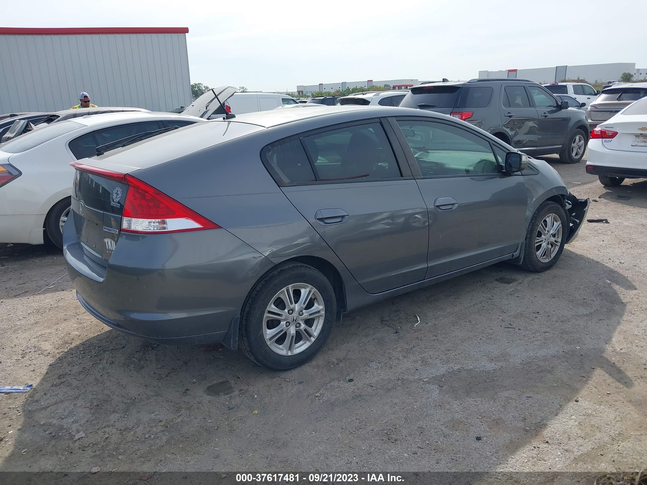 Photo 3 VIN: JHMZE2H74AS037708 - HONDA INSIGHT 