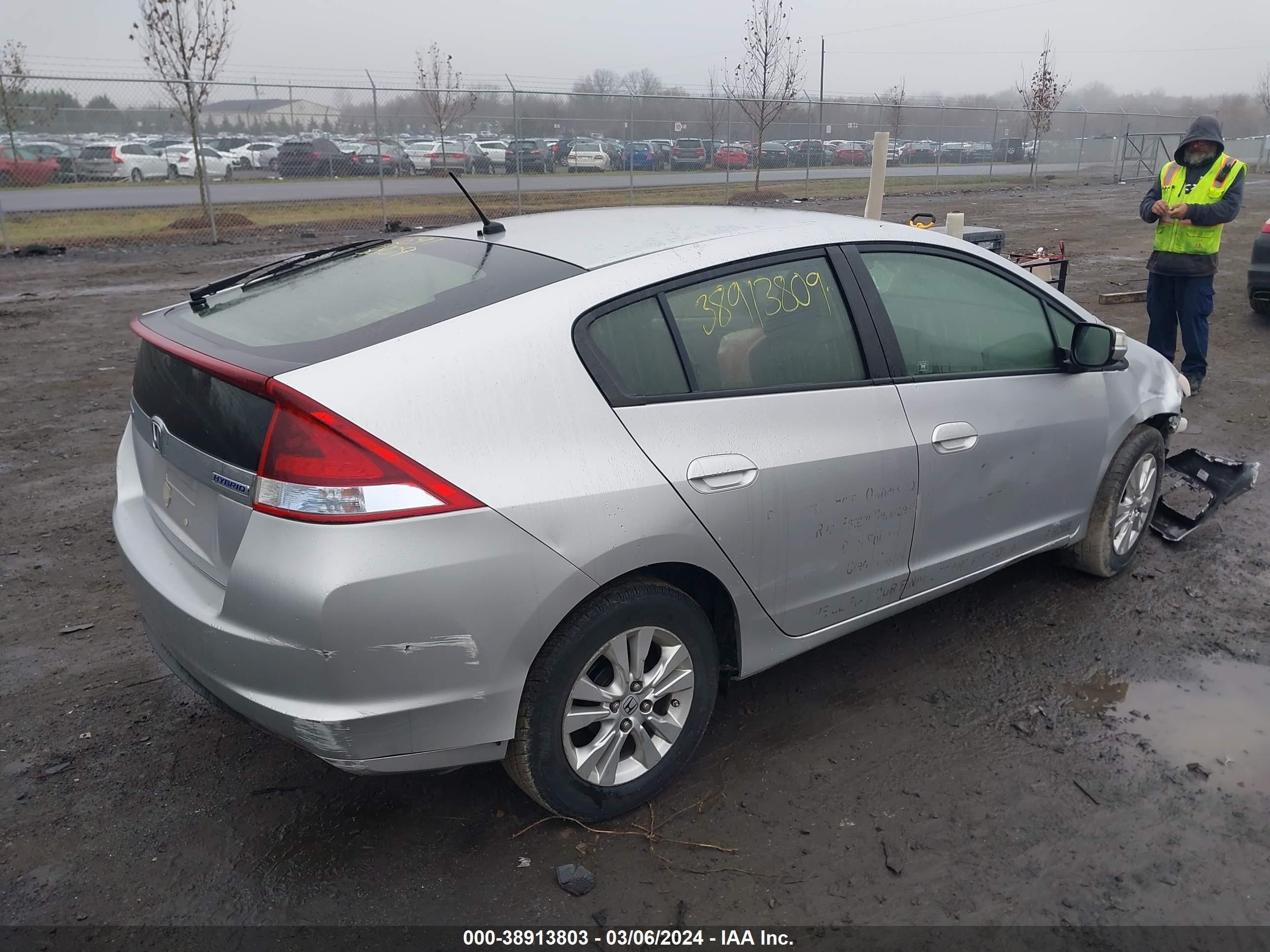 Photo 3 VIN: JHMZE2H74DS004101 - HONDA INSIGHT 