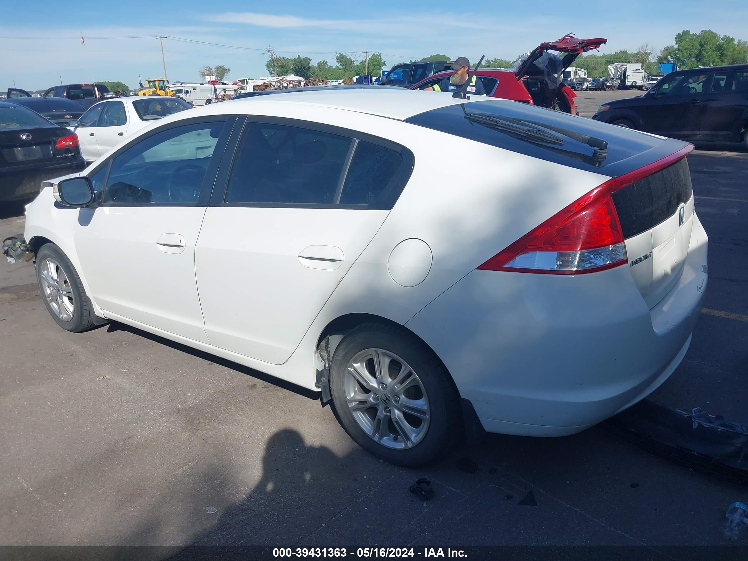 Photo 2 VIN: JHMZE2H75BS009224 - HONDA INSIGHT 