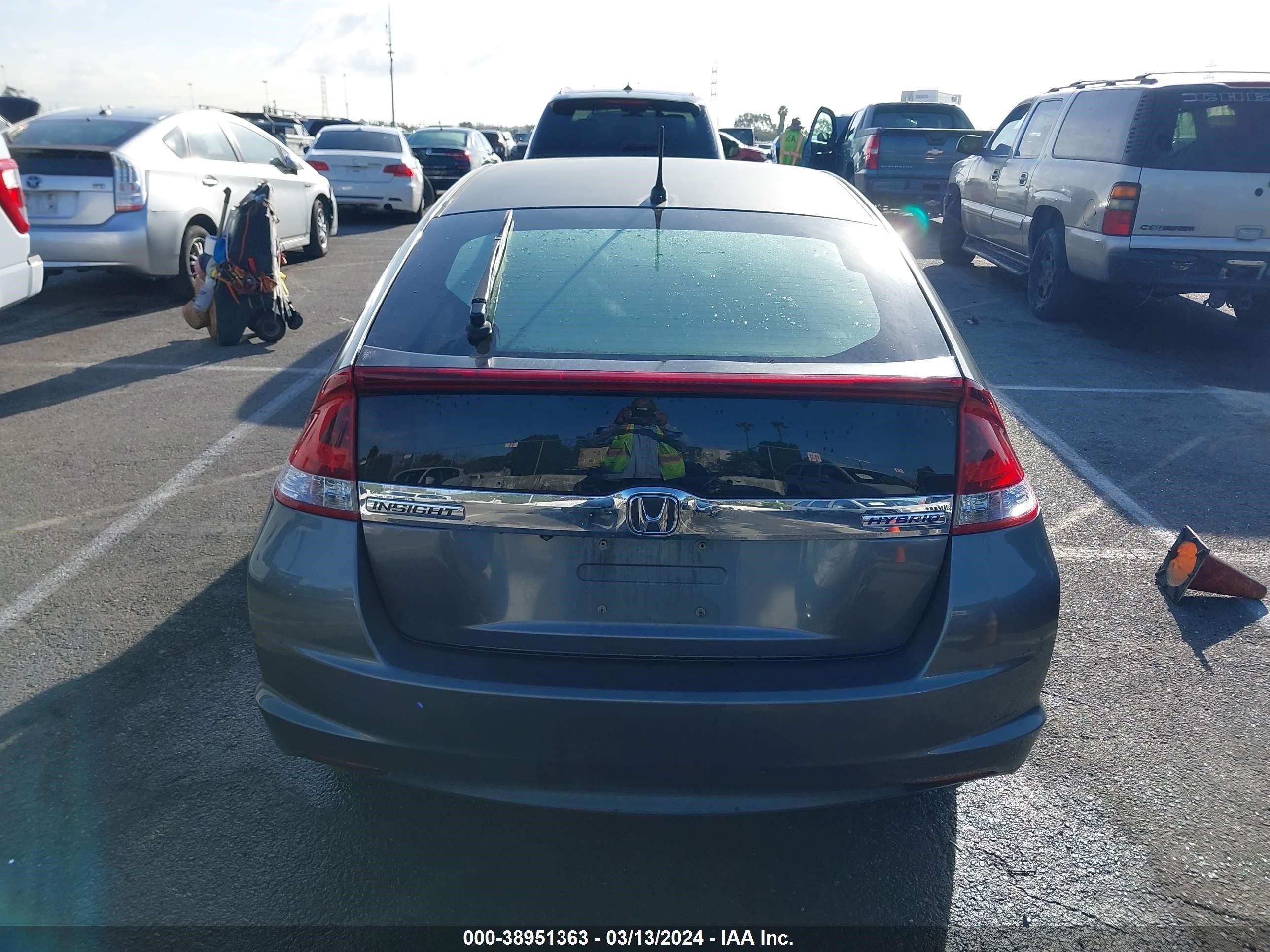 Photo 15 VIN: JHMZE2H79CS000513 - HONDA INSIGHT 