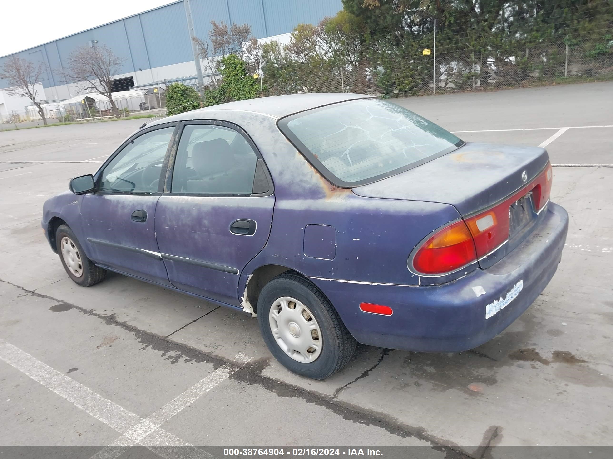 Photo 2 VIN: JM1BA1412S0133425 - MAZDA PROTEGE 