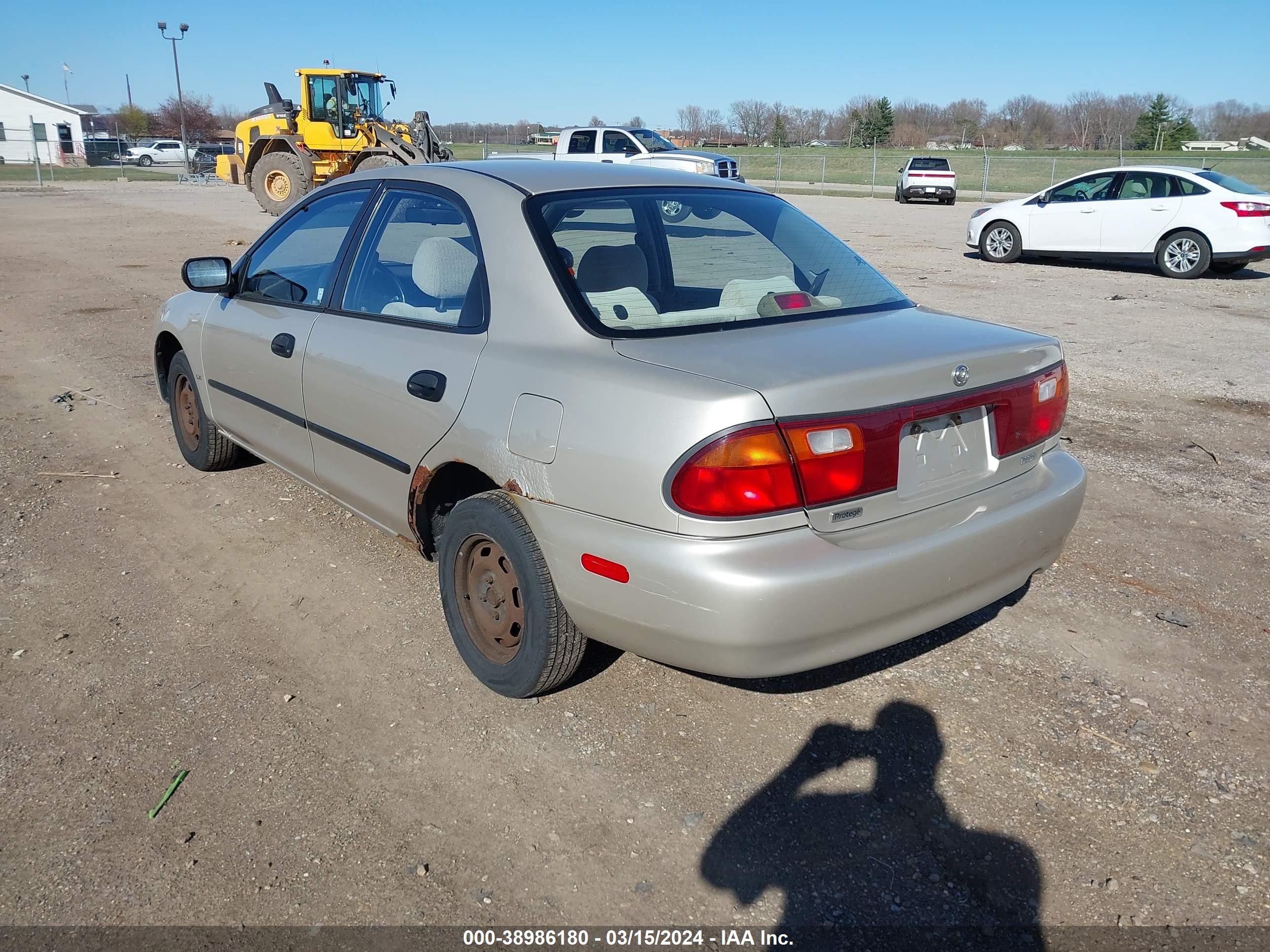 Photo 2 VIN: JM1BA1416S0122539 - MAZDA PROTEGE 