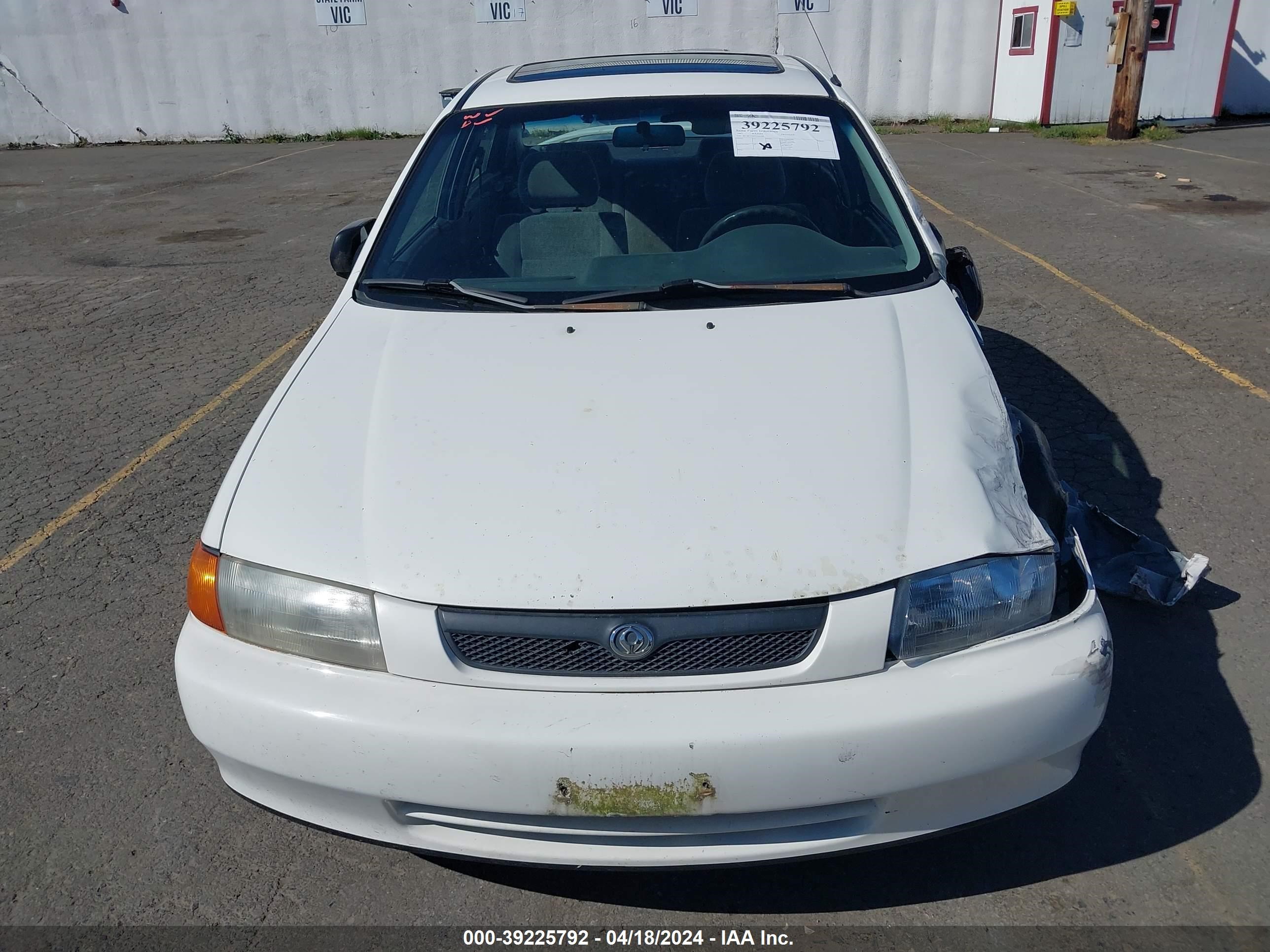 Photo 11 VIN: JM1BC1410V0166700 - MAZDA PROTEGE 