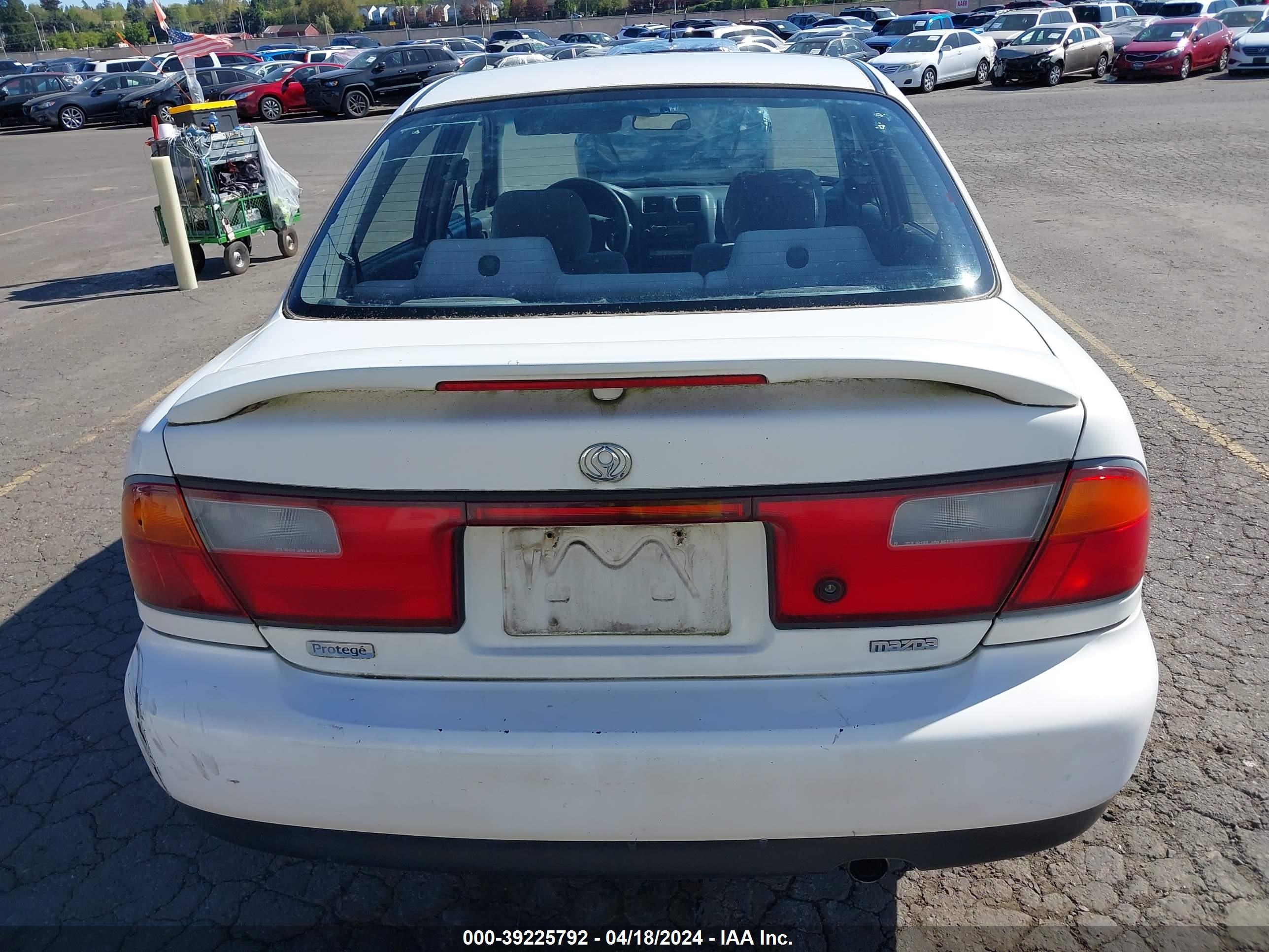 Photo 15 VIN: JM1BC1410V0166700 - MAZDA PROTEGE 