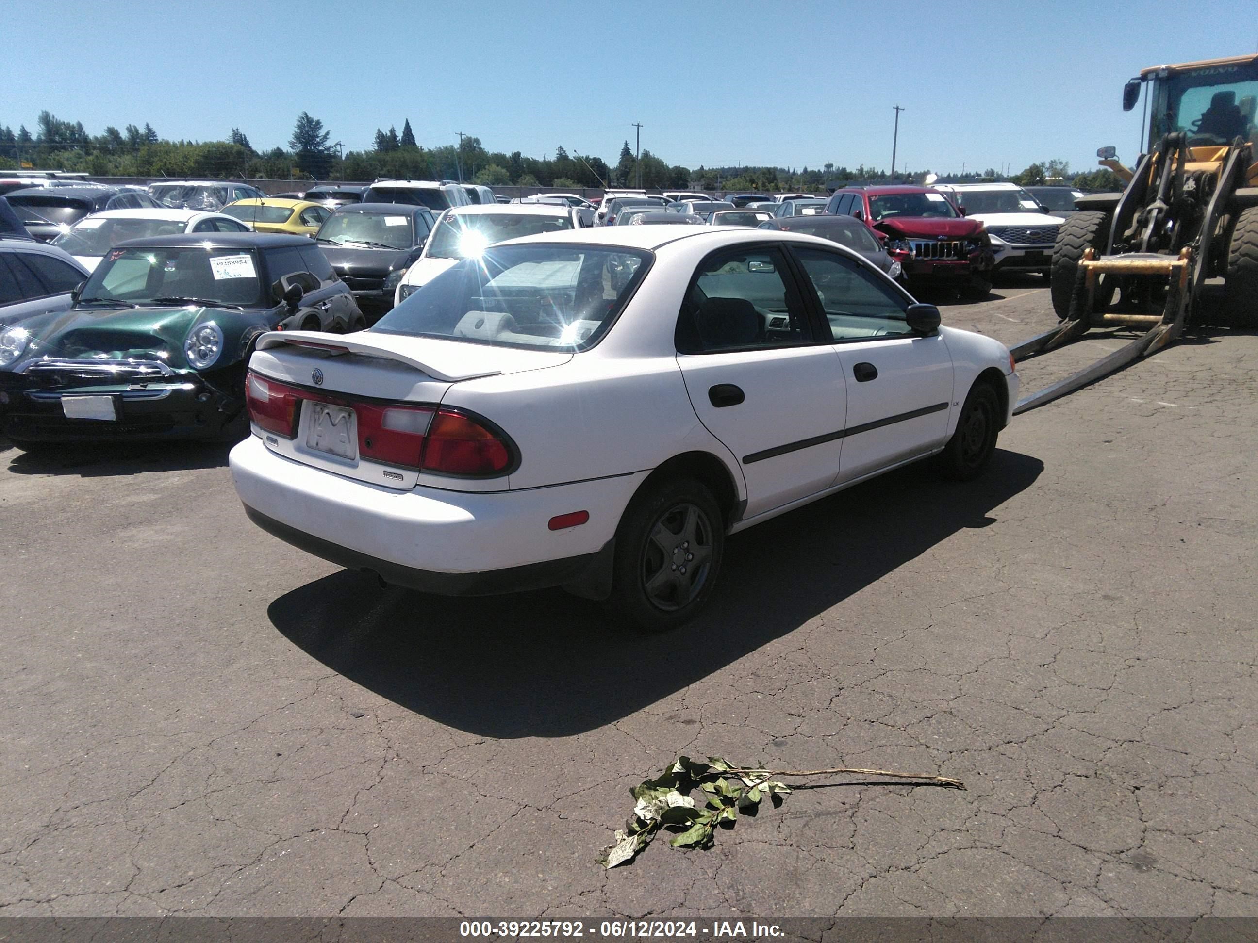 Photo 3 VIN: JM1BC1410V0166700 - MAZDA PROTEGE 