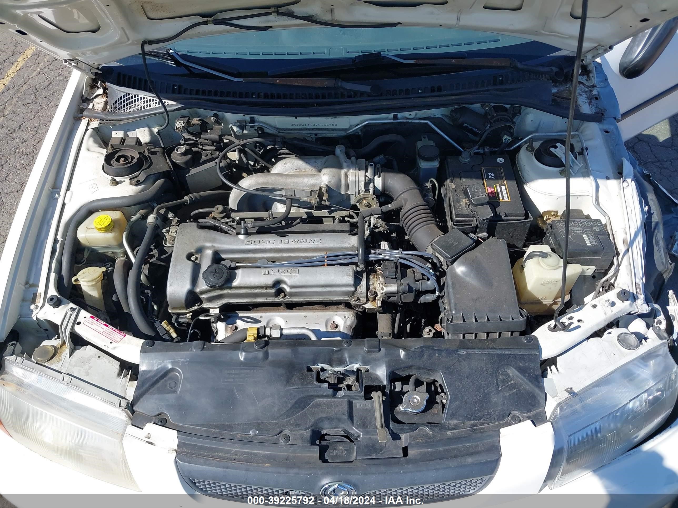 Photo 9 VIN: JM1BC1410V0166700 - MAZDA PROTEGE 