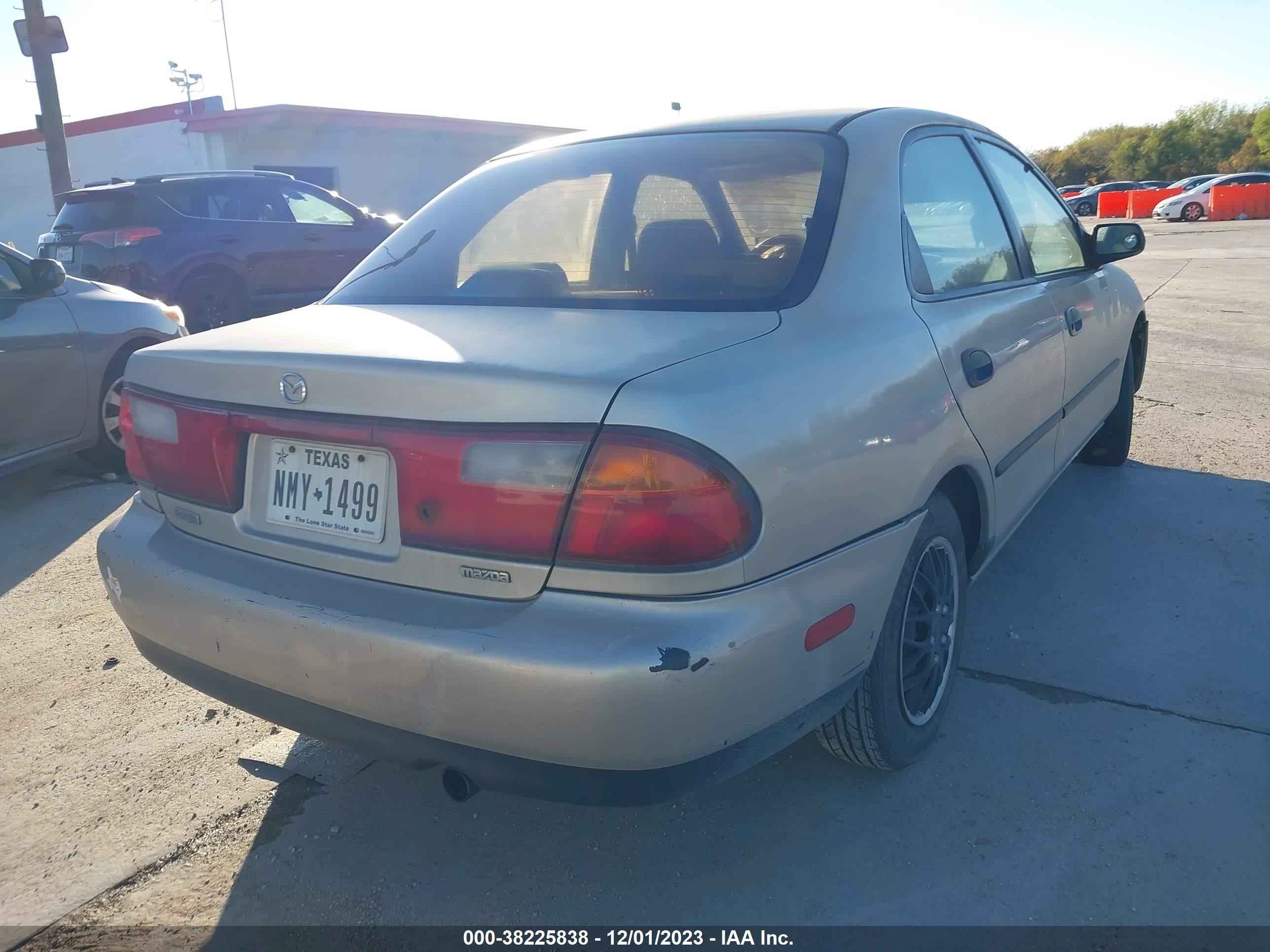 Photo 3 VIN: JM1BC1418W0228815 - MAZDA PROTEGE 