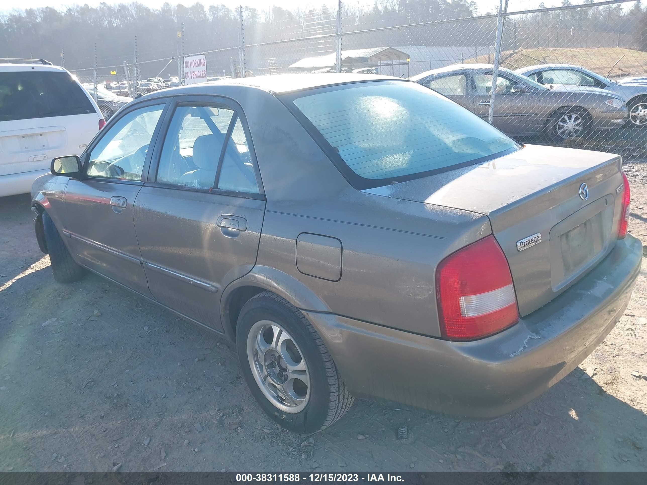 Photo 2 VIN: JM1BJ2220X0118219 - MAZDA PROTEGE 