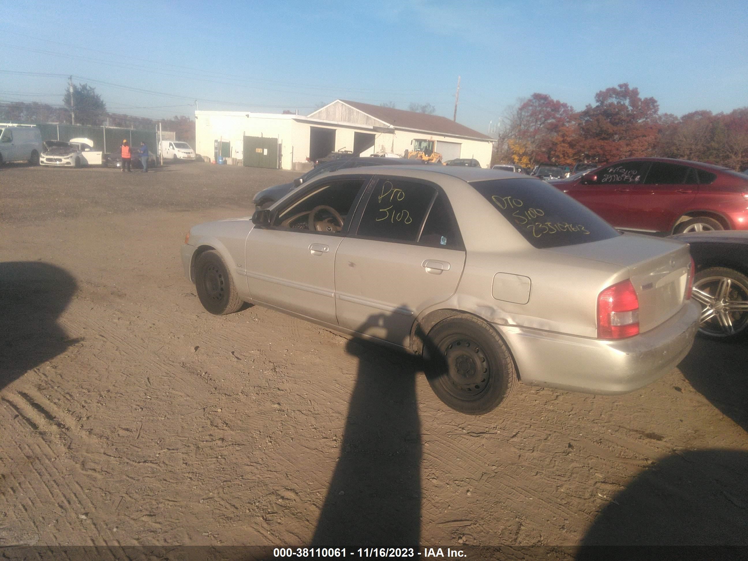 Photo 2 VIN: JM1BJ2222Y0266941 - MAZDA PROTEGE 