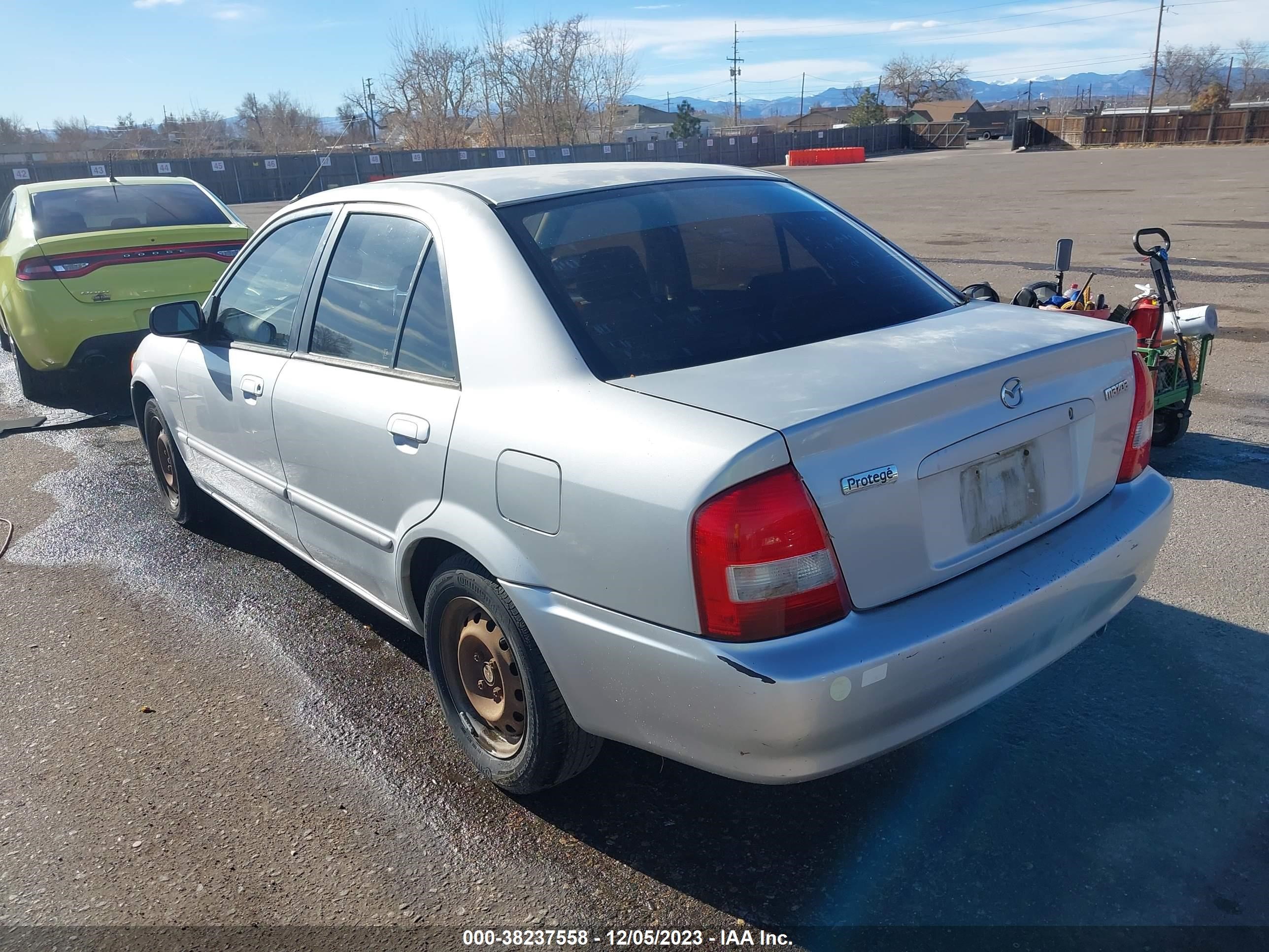 Photo 2 VIN: JM1BJ2226X0179204 - MAZDA PROTEGE 