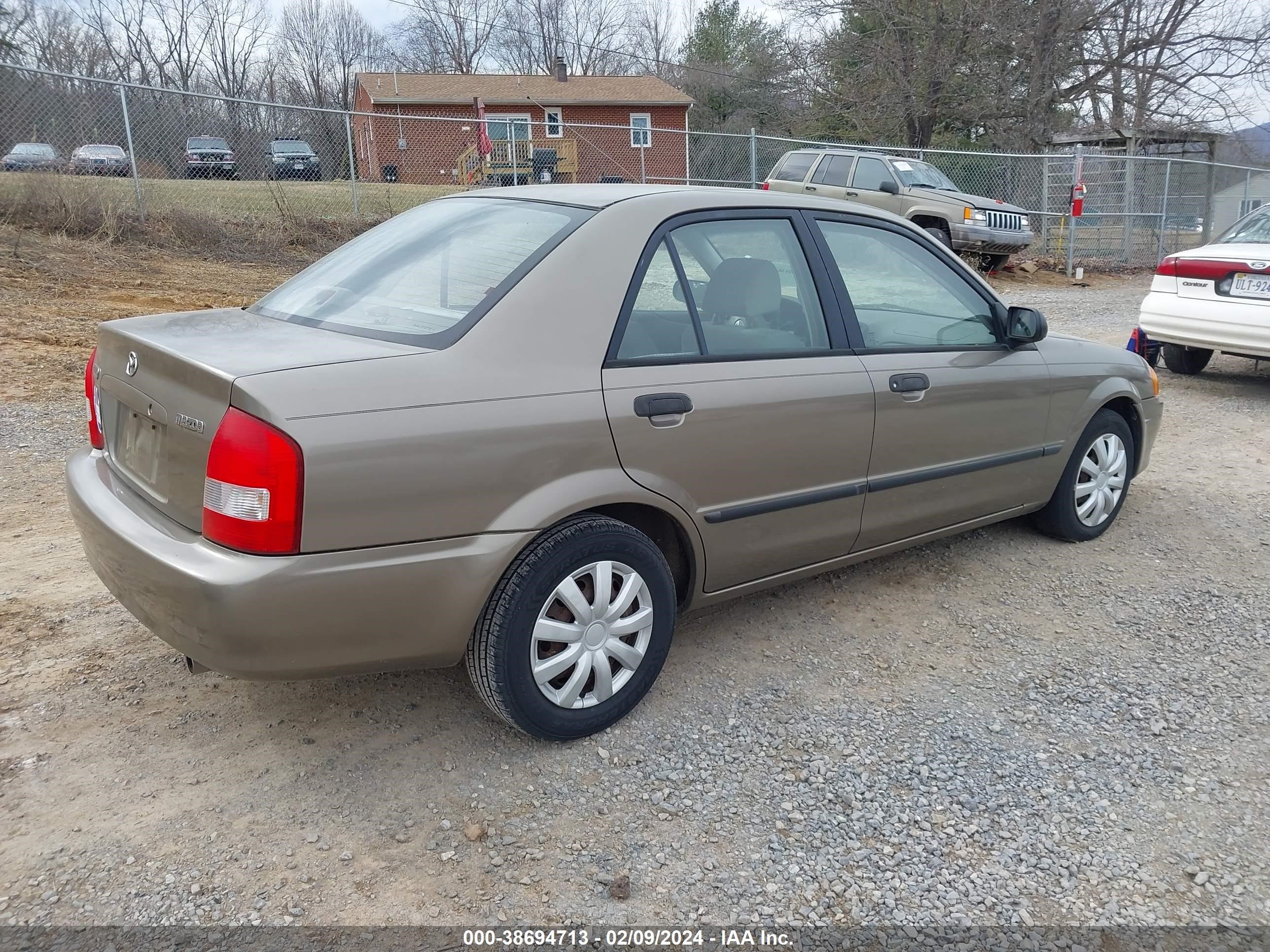 Photo 3 VIN: JM1BJ222XY0271921 - MAZDA PROTEGE 