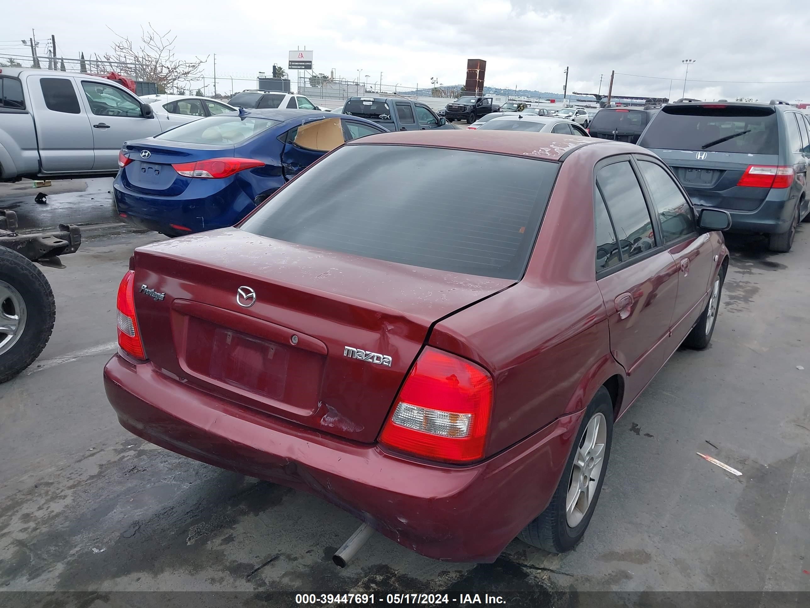 Photo 3 VIN: JM1BJ225031199477 - MAZDA PROTEGE 