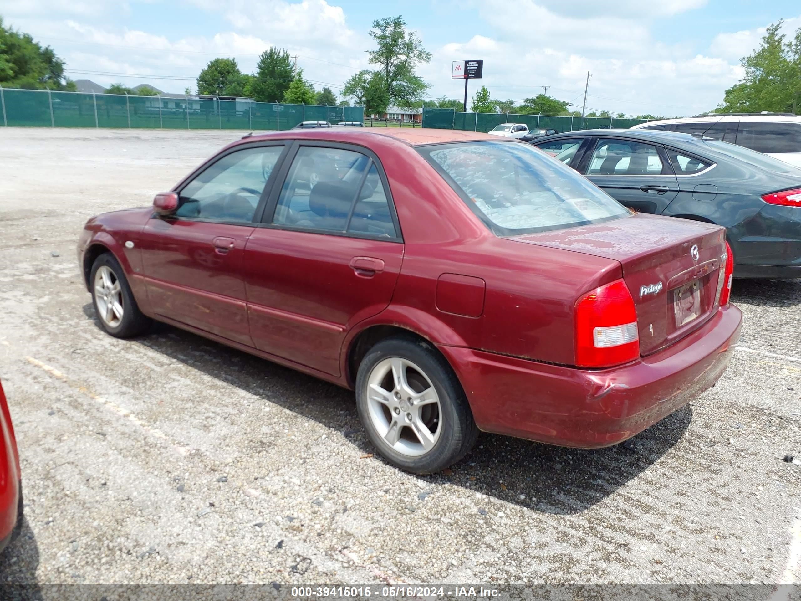 Photo 2 VIN: JM1BJ225130135860 - MAZDA PROTEGE 