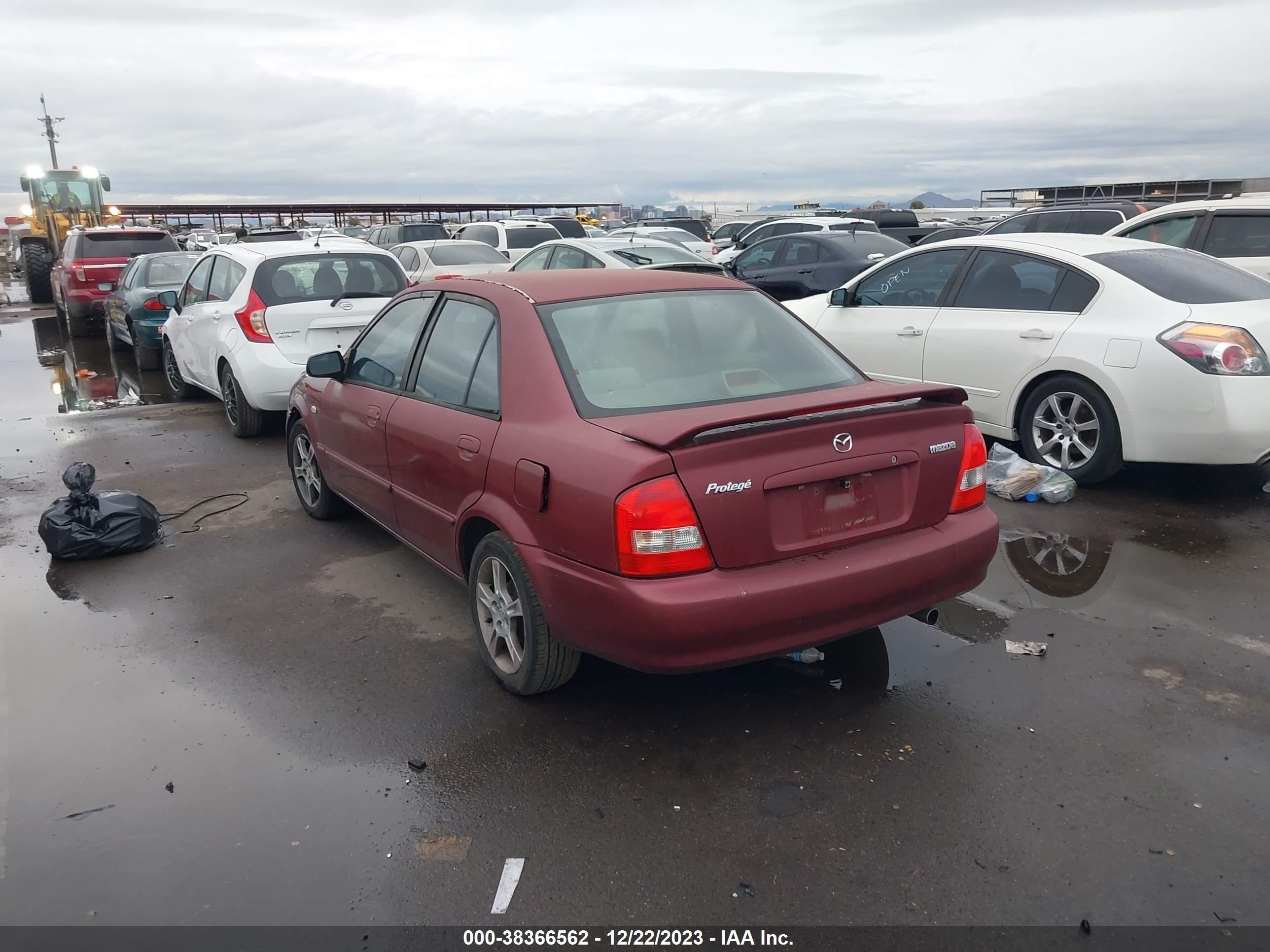 Photo 2 VIN: JM1BJ225130148608 - MAZDA PROTEGE 