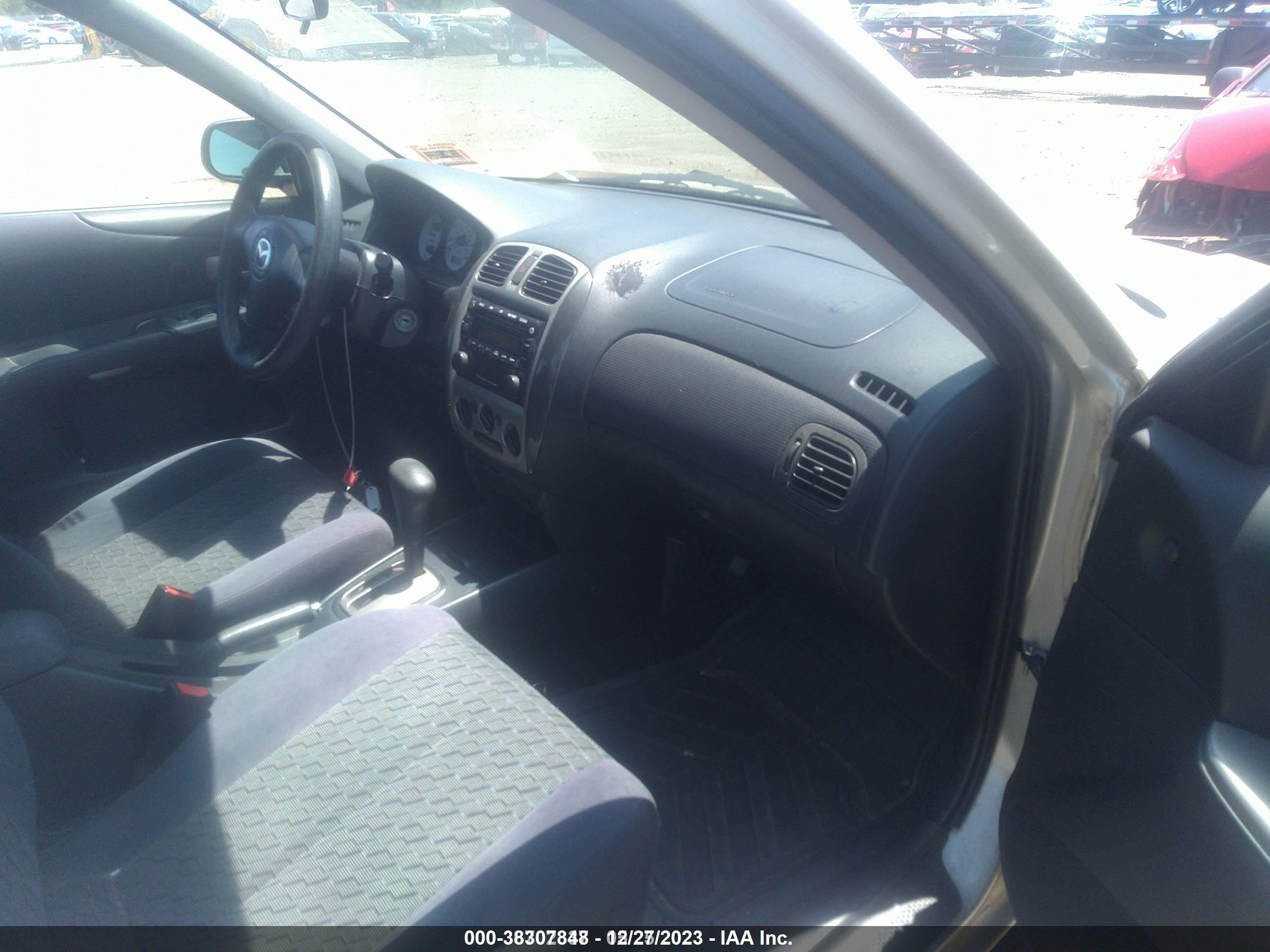 Photo 4 VIN: JM1BJ225220521816 - MAZDA PROTEGE 