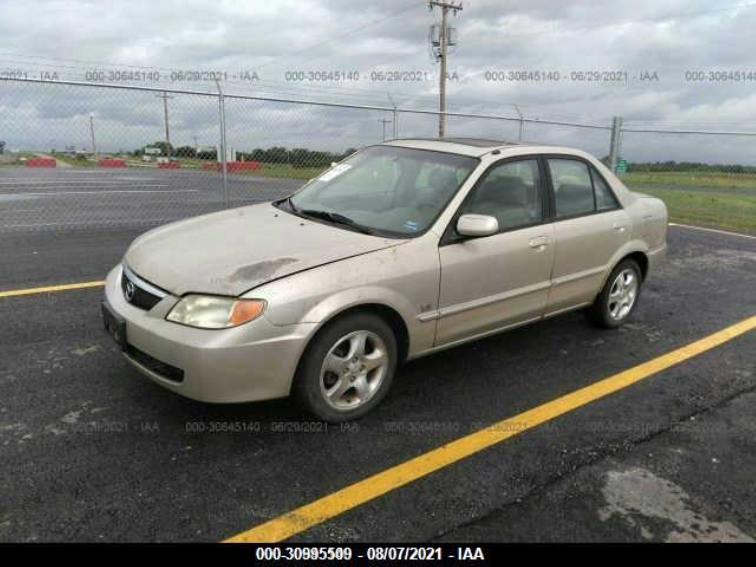 Photo 1 VIN: JM1BJ225310479770 - MAZDA PROTEGE 