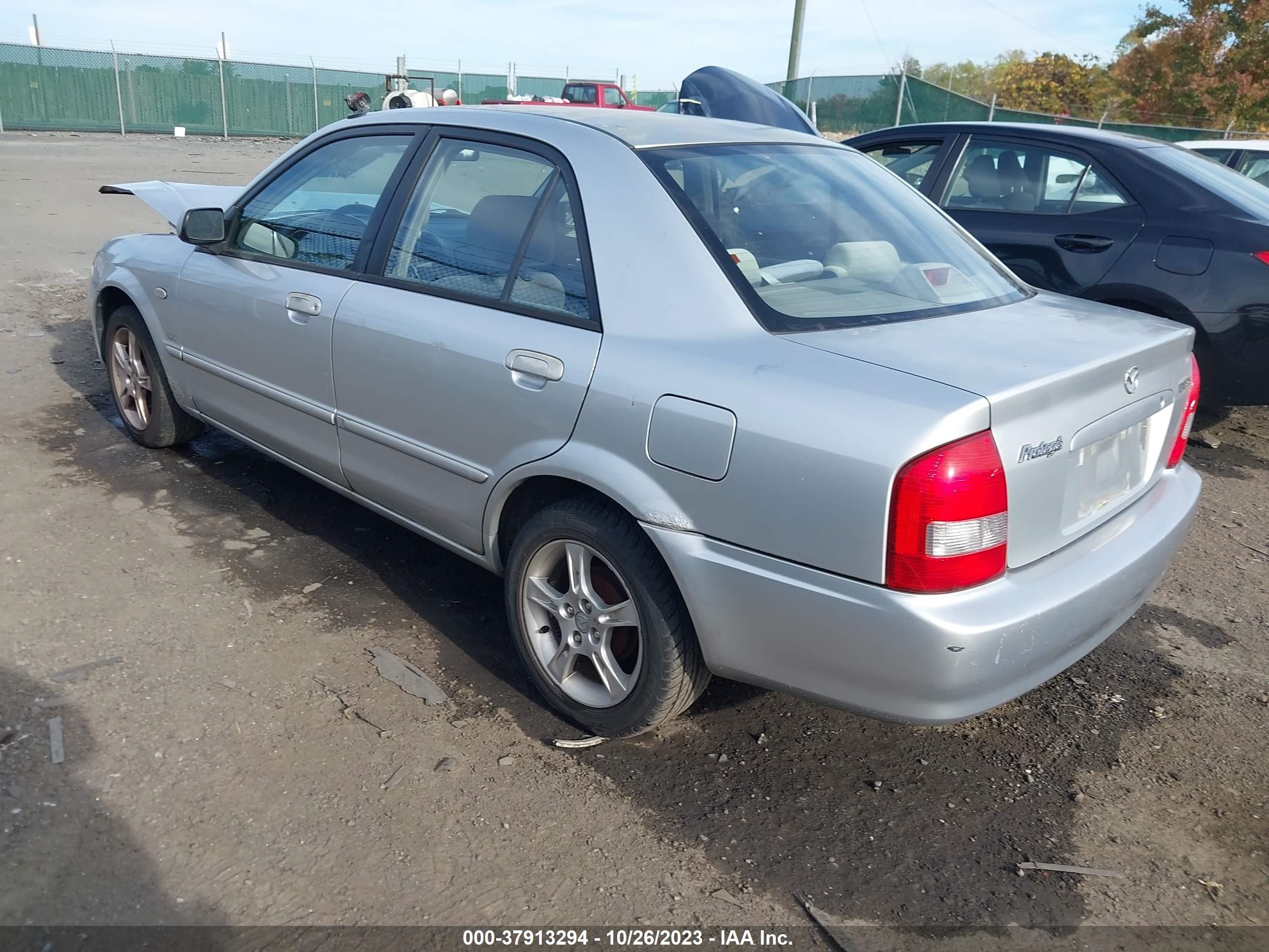 Photo 2 VIN: JM1BJ225530145226 - MAZDA PROTEGE 