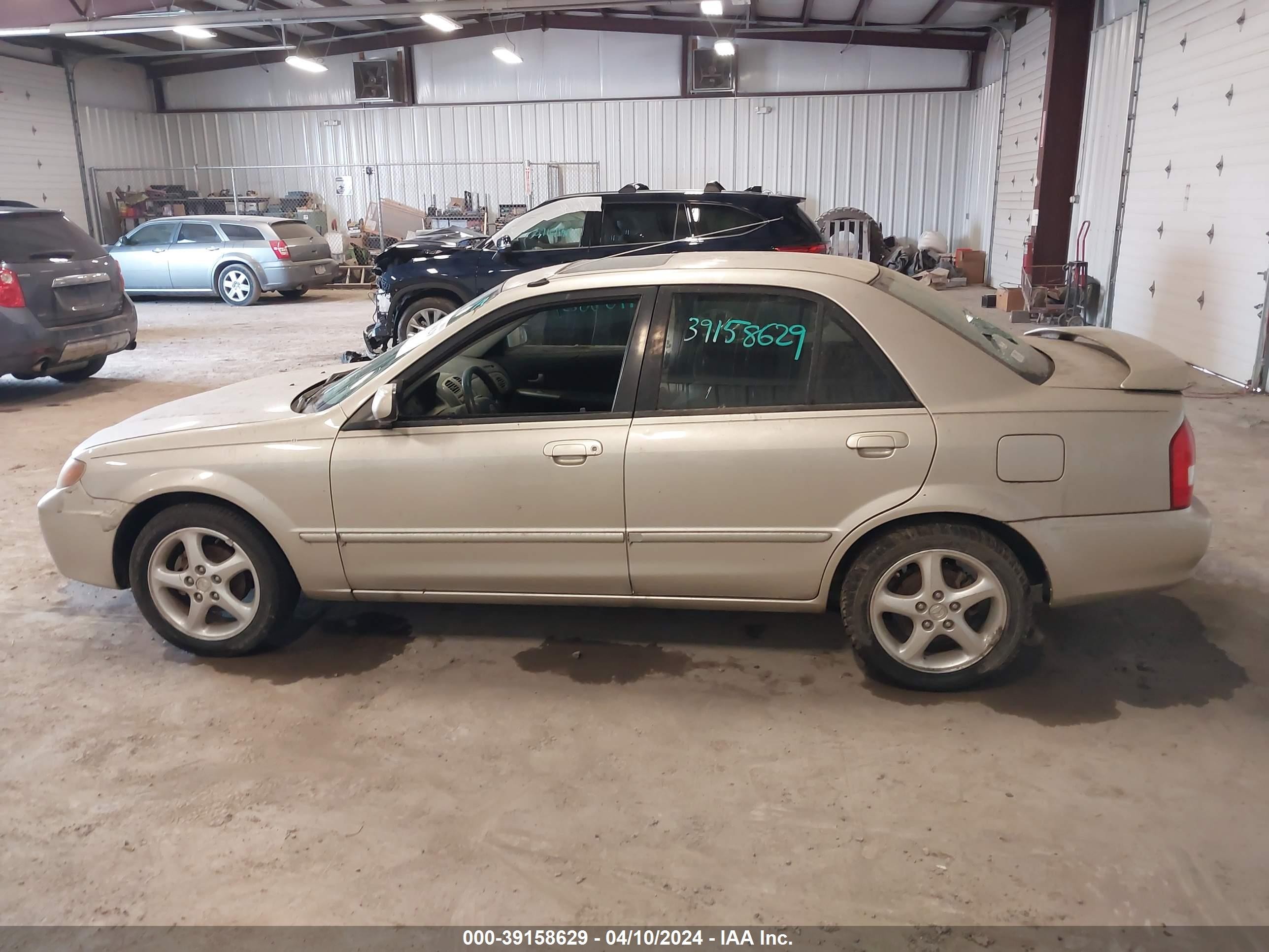 Photo 12 VIN: JM1BJ225620561039 - MAZDA PROTEGE 