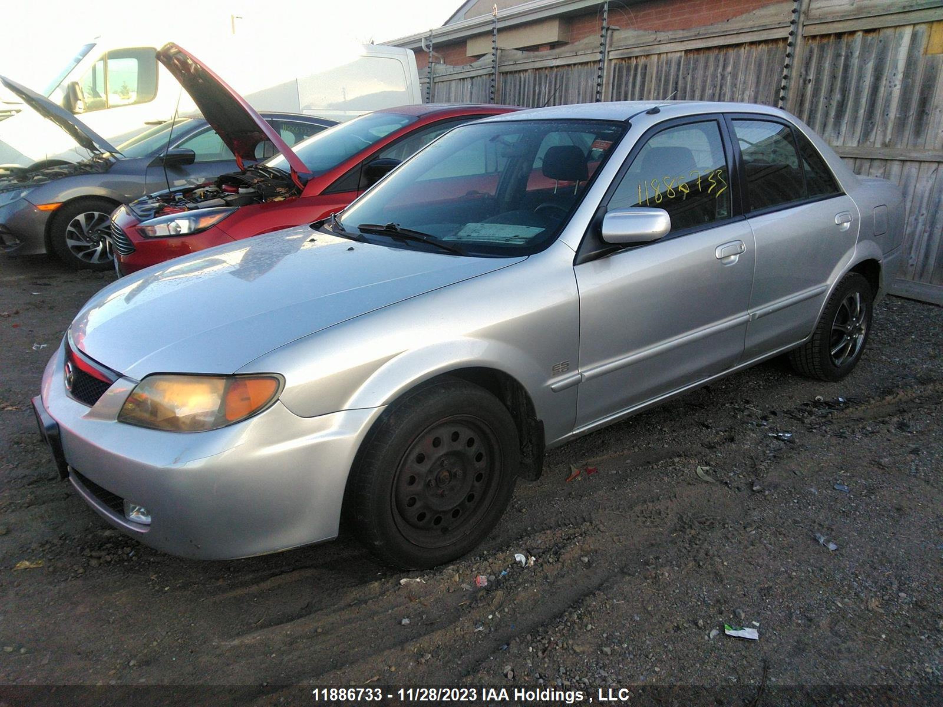 Photo 1 VIN: JM1BJ225720540765 - MAZDA PROTEGE 