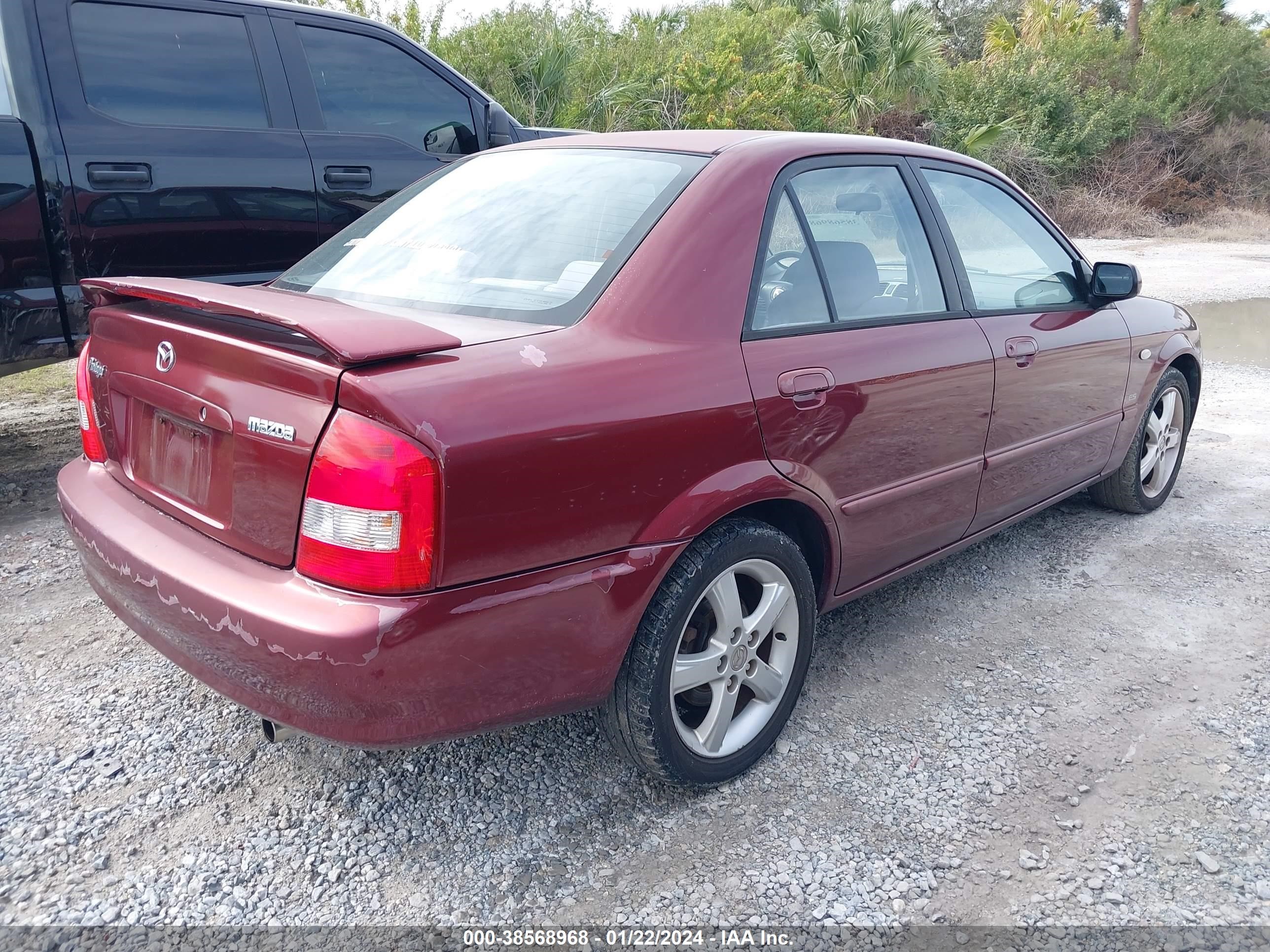 Photo 3 VIN: JM1BJ225720603122 - MAZDA PROTEGE 