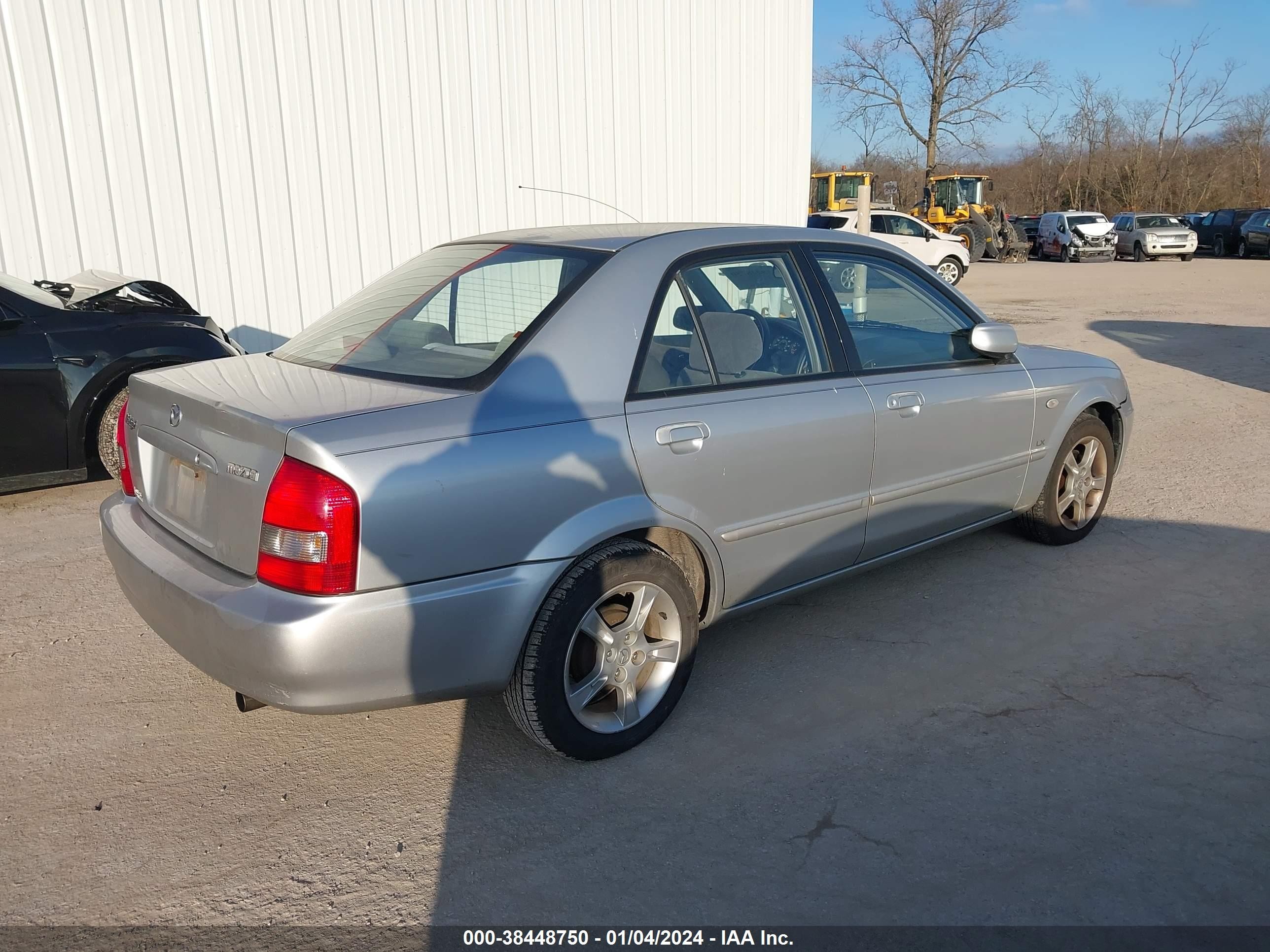 Photo 3 VIN: JM1BJ225730200887 - MAZDA PROTEGE 