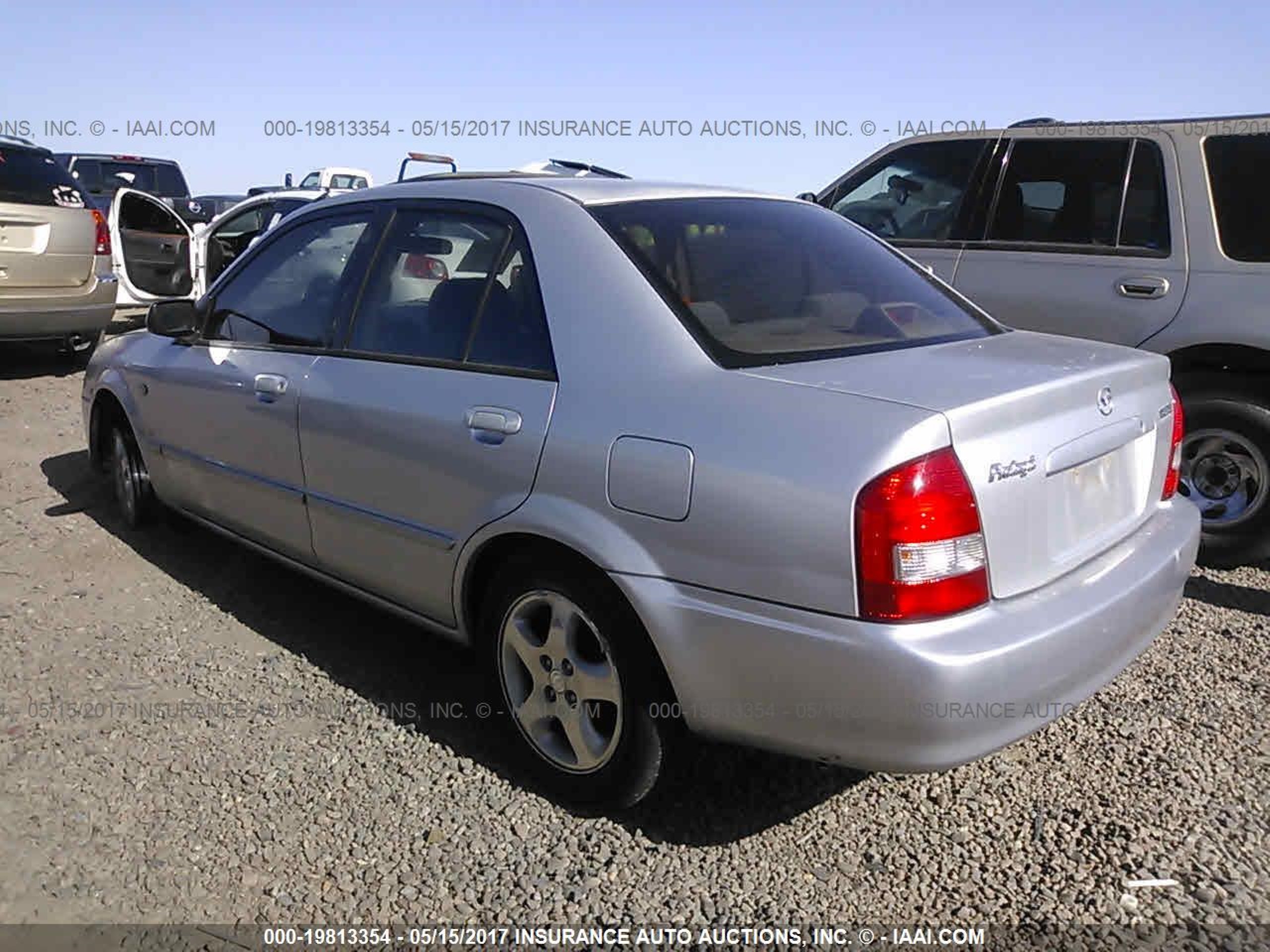 Photo 2 VIN: JM1BJ225X20639872 - MAZDA PROTEGE 