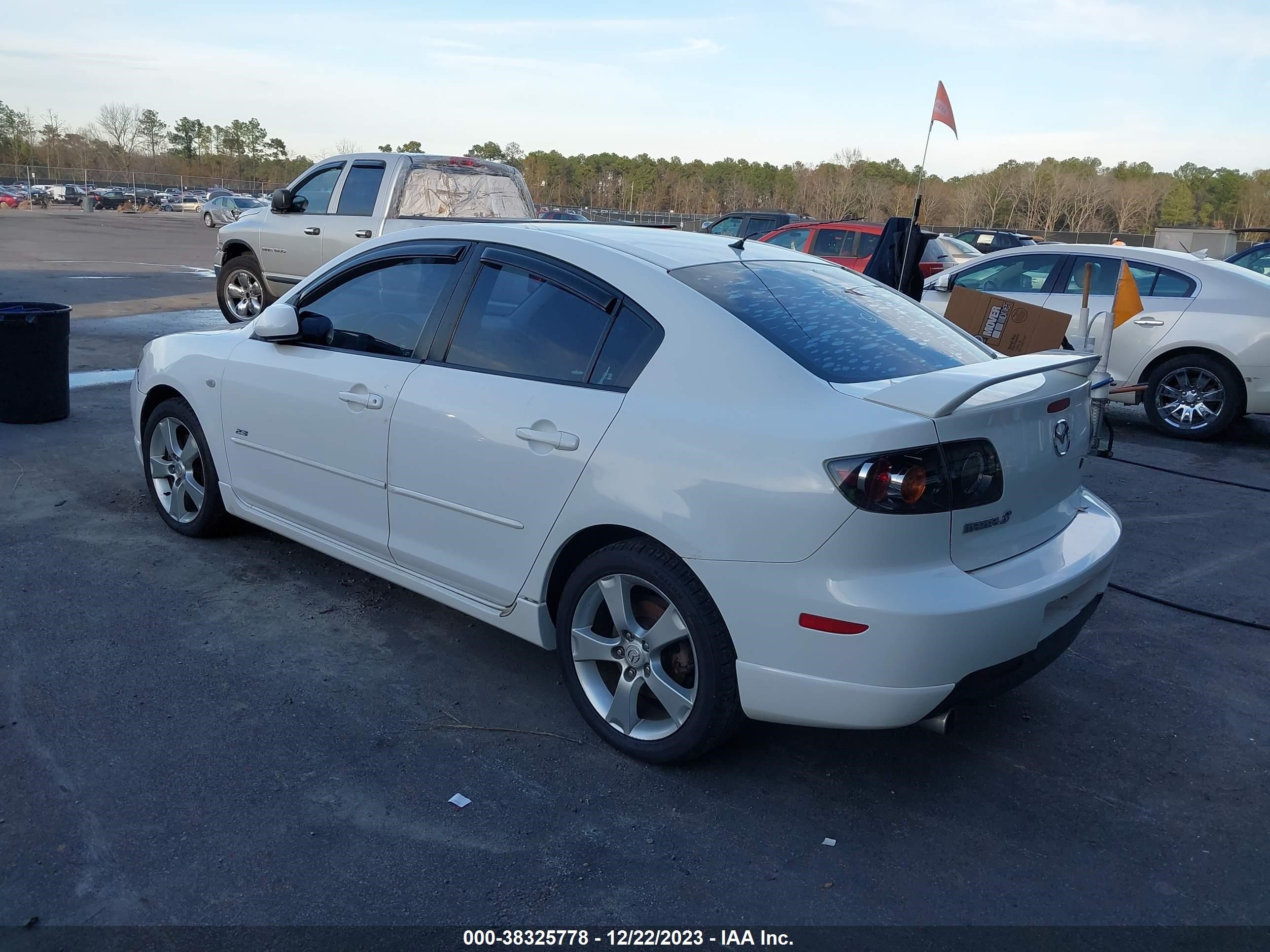 Photo 2 VIN: JM1BK123651256855 - MAZDA 3 