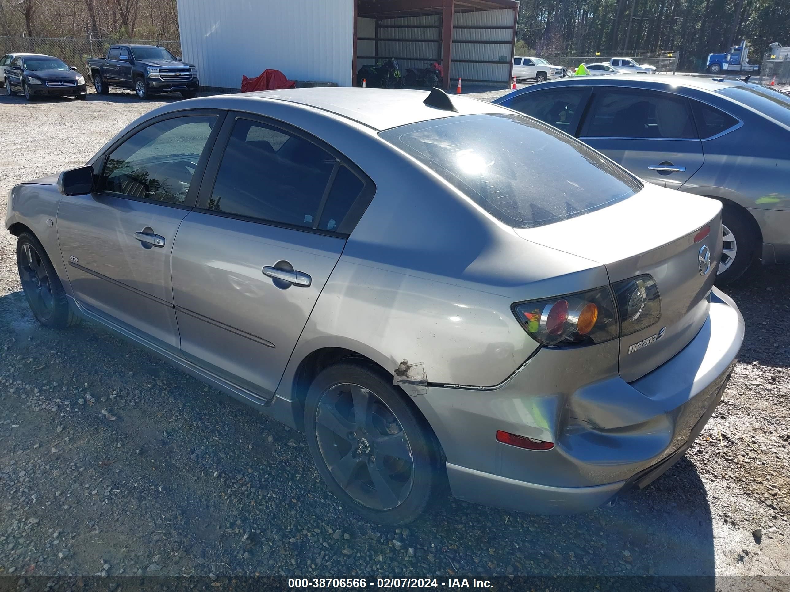 Photo 2 VIN: JM1BK123751297141 - MAZDA 3 