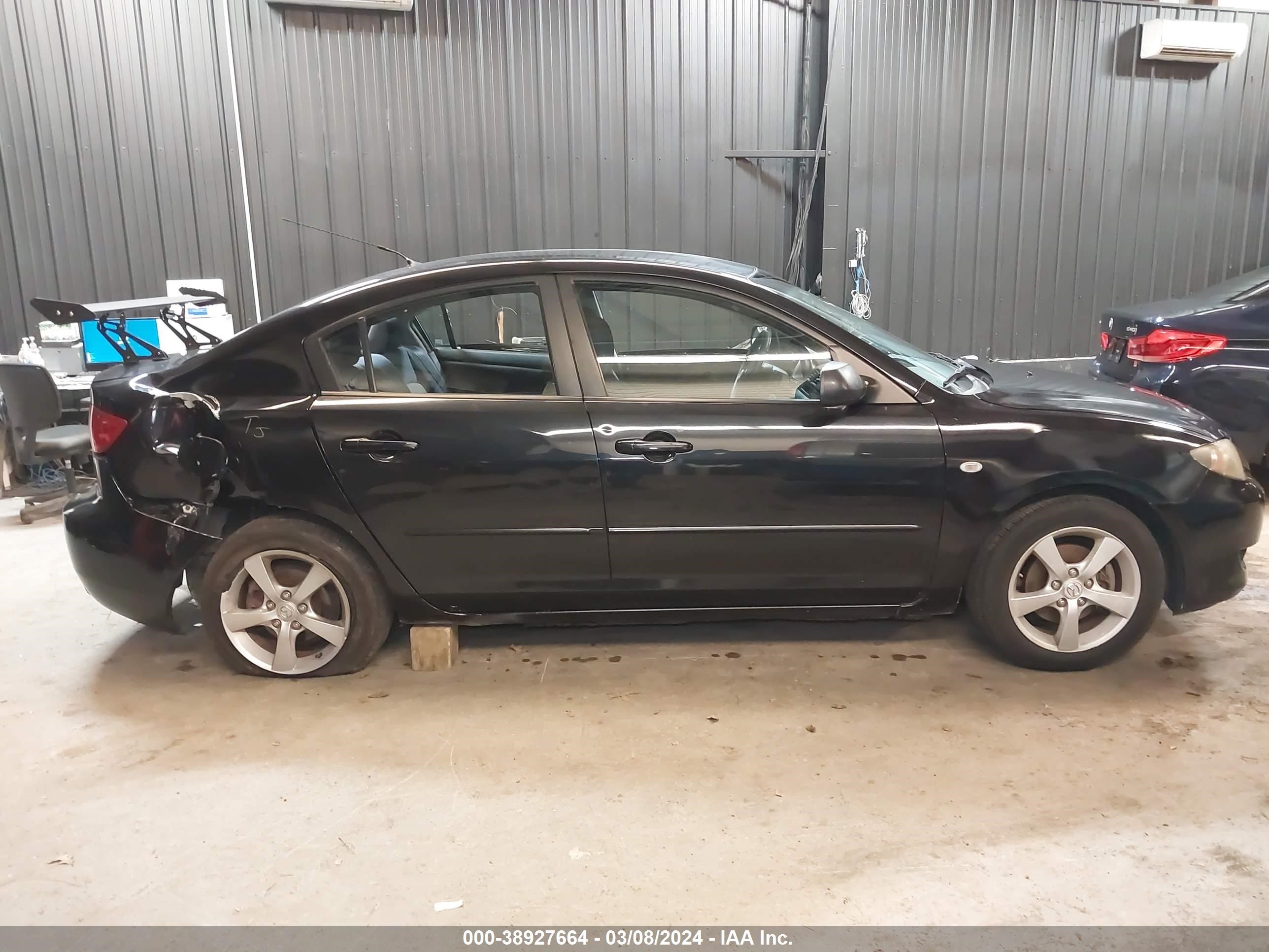 Photo 12 VIN: JM1BK12F151302635 - MAZDA 3 