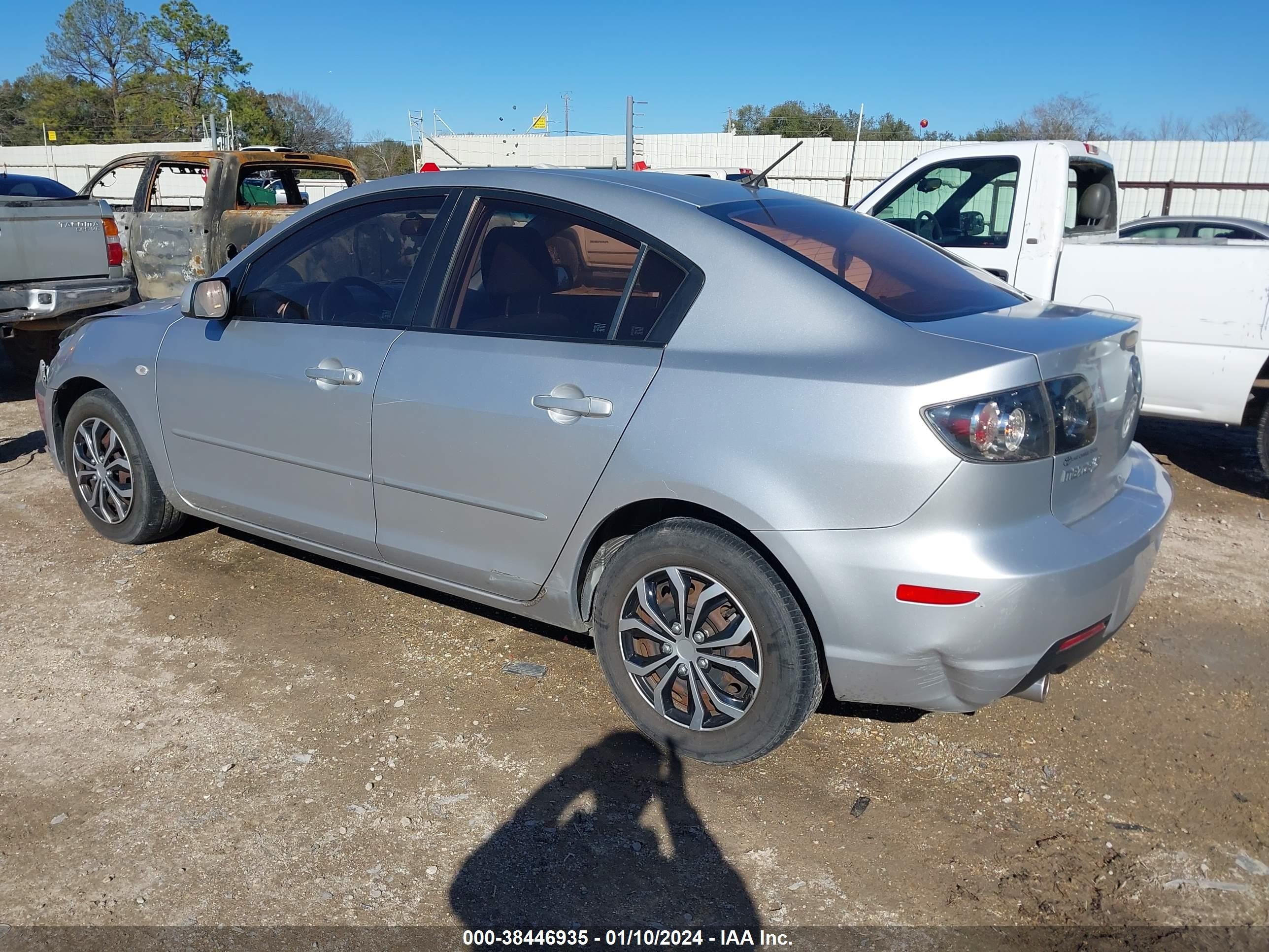 Photo 2 VIN: JM1BK12F171731373 - MAZDA 3 