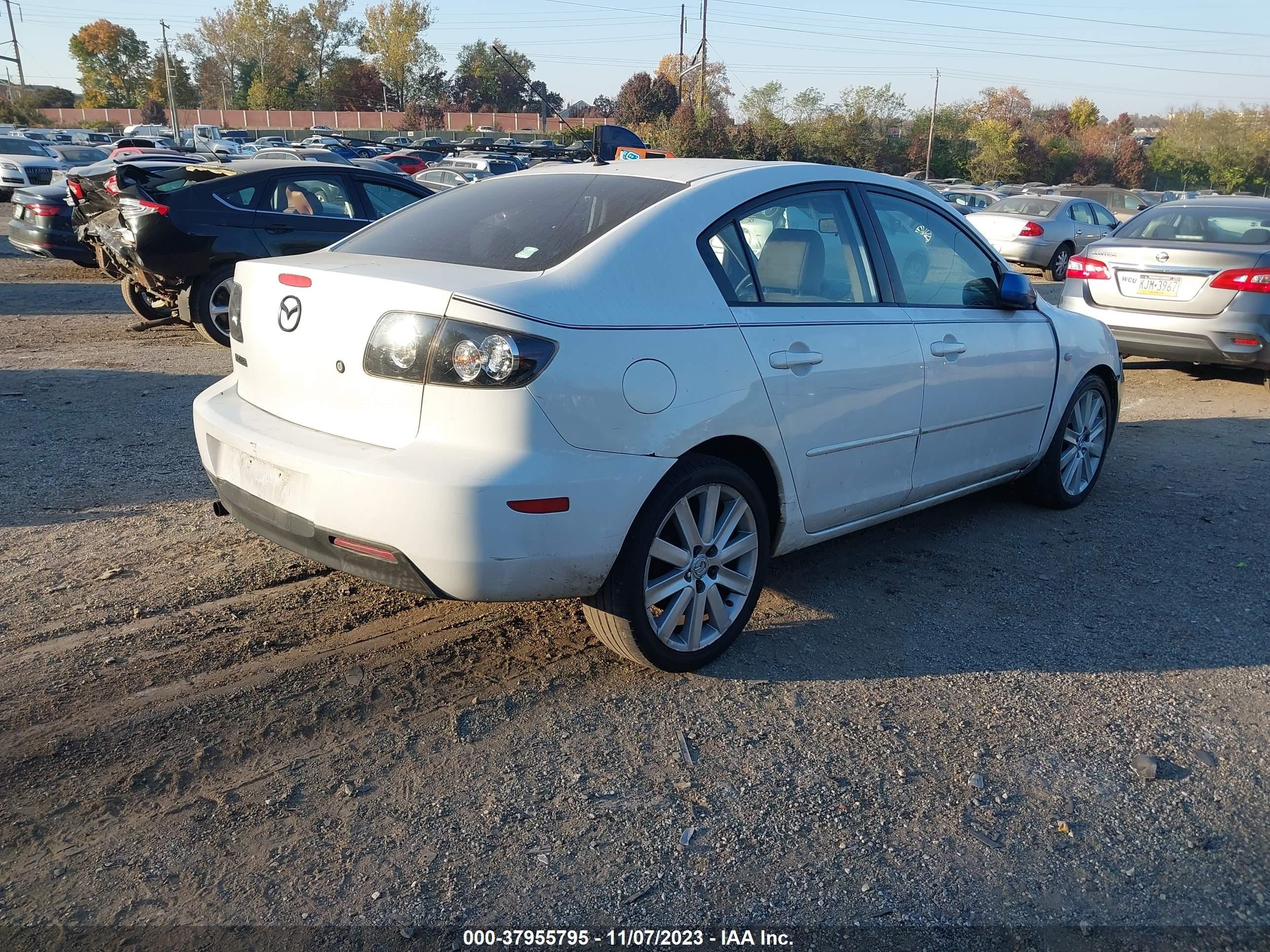 Photo 3 VIN: JM1BK12F341175109 - MAZDA 3 