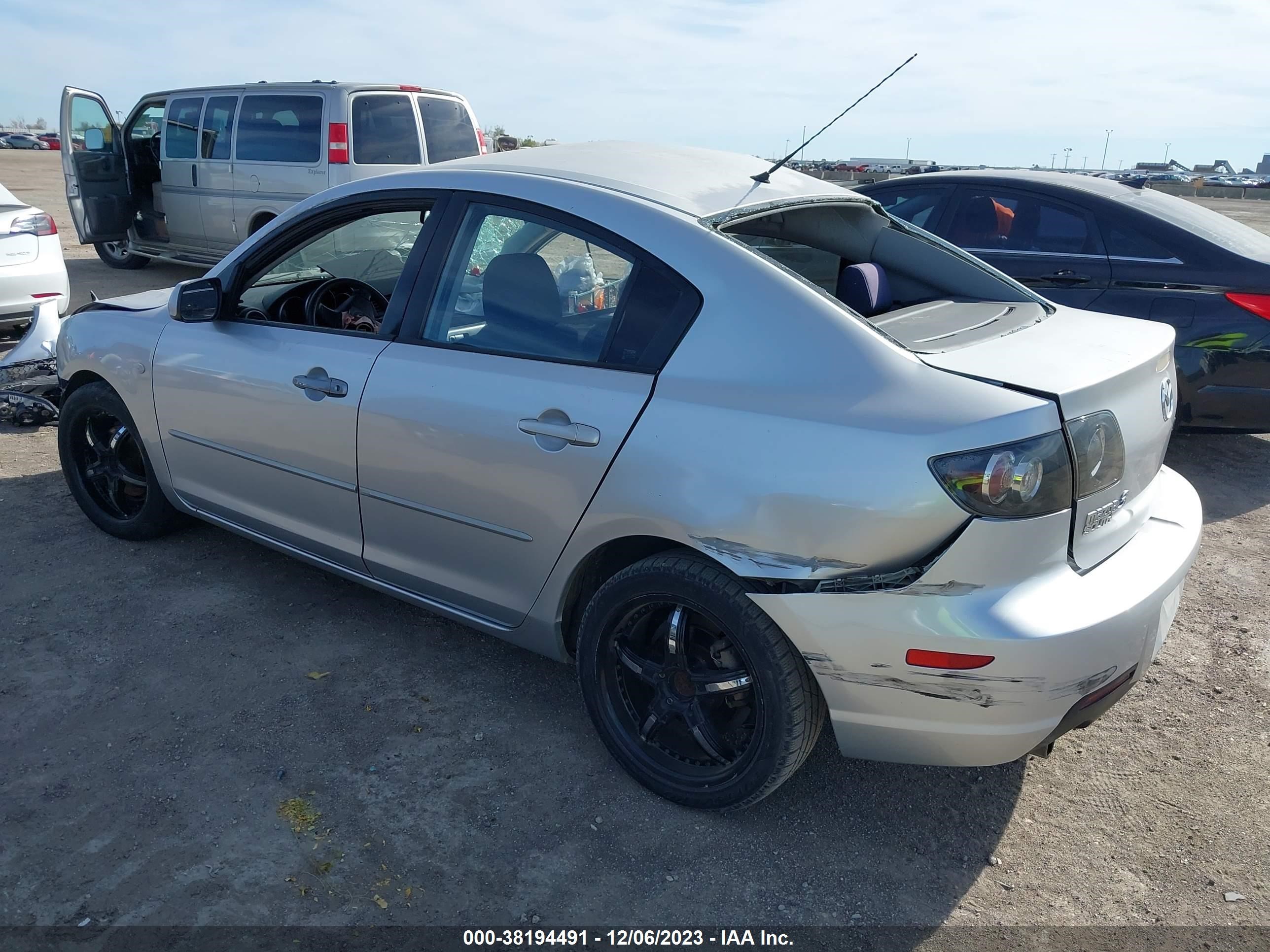 Photo 2 VIN: JM1BK12F481100781 - MAZDA 3 