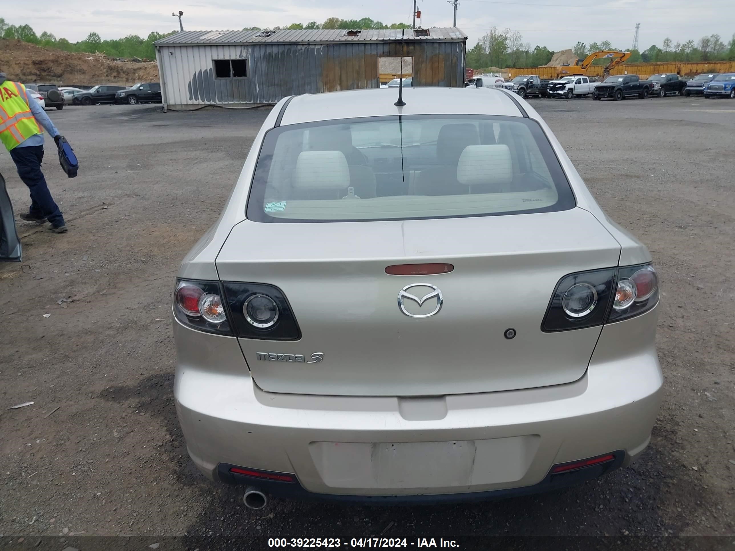 Photo 15 VIN: JM1BK12F571668505 - MAZDA 3 