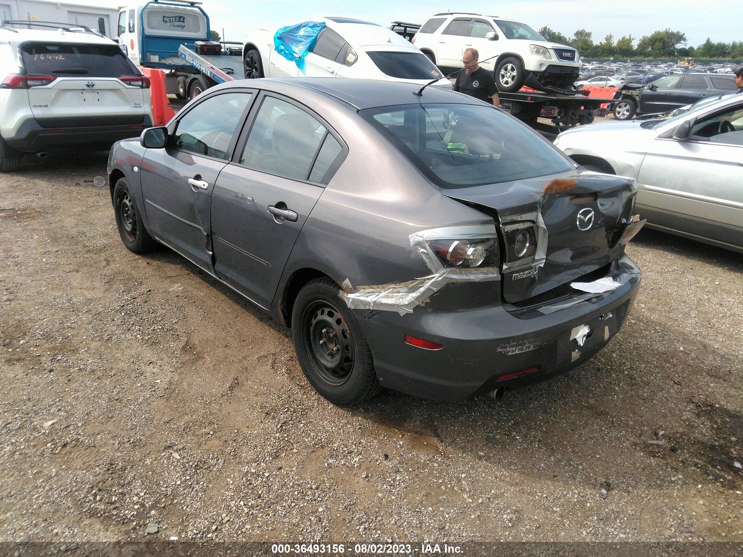 Photo 2 VIN: JM1BK12F581101812 - MAZDA 3 