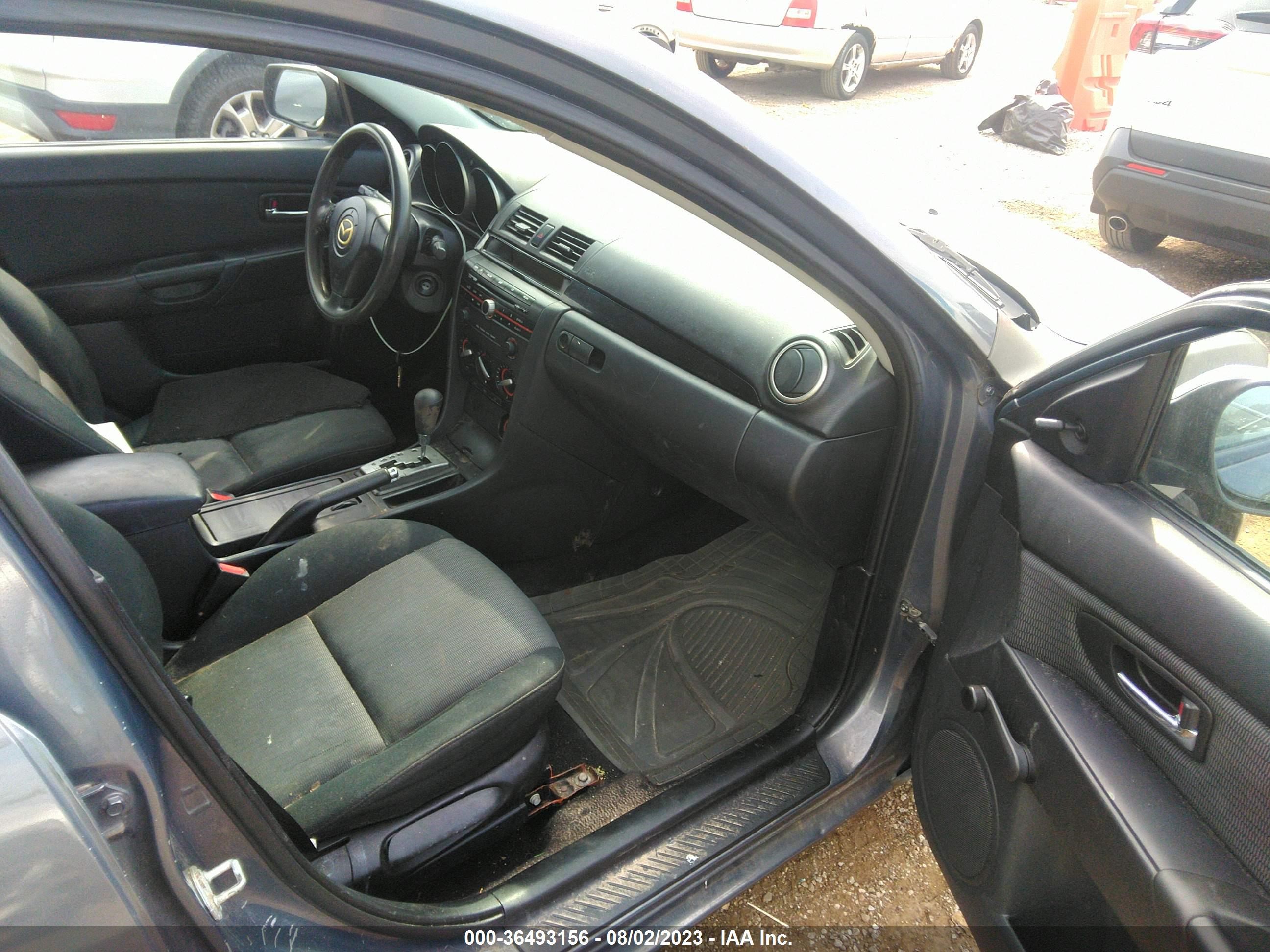 Photo 4 VIN: JM1BK12F581101812 - MAZDA 3 