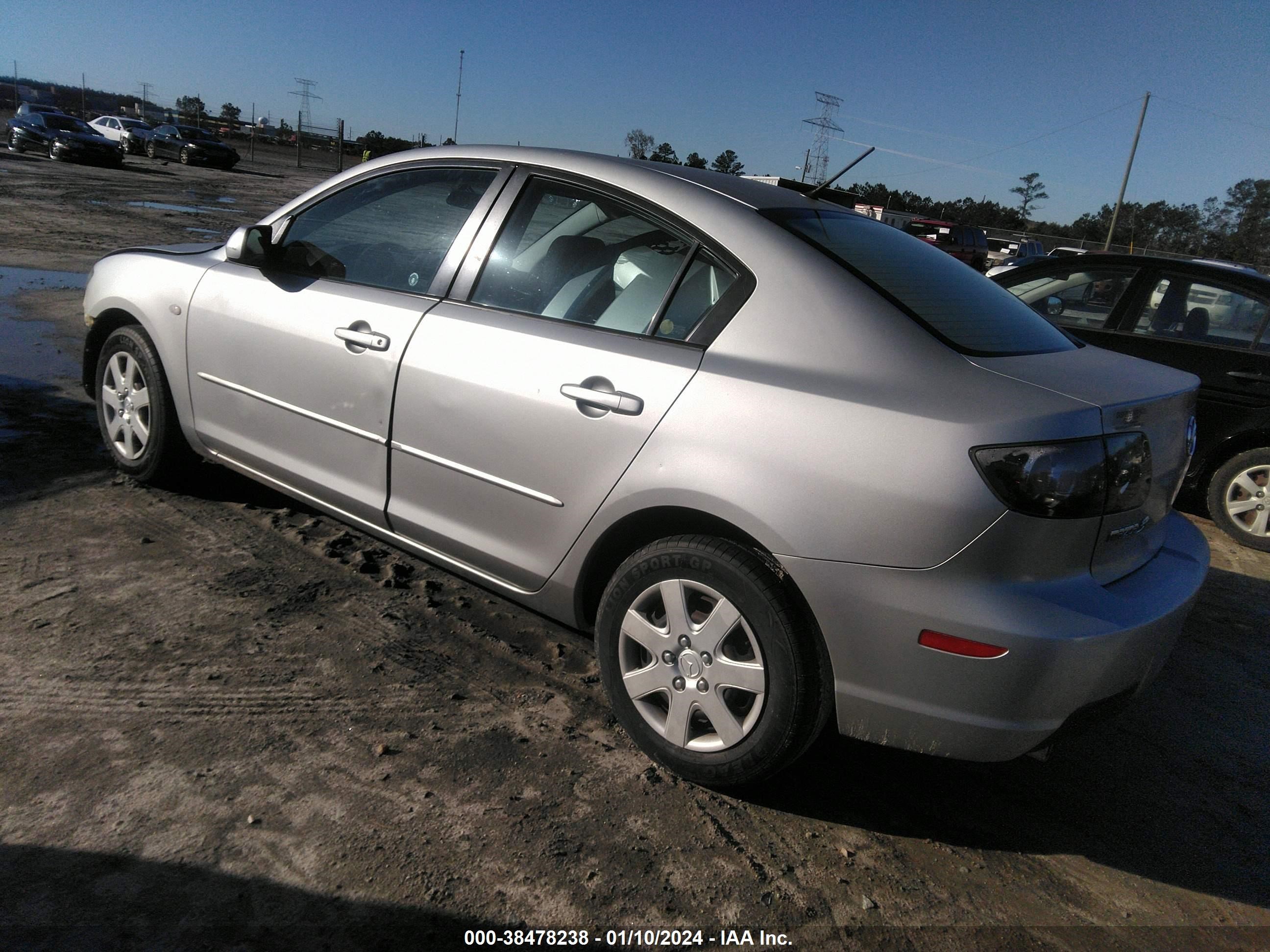 Photo 2 VIN: JM1BK12F581801734 - MAZDA 3 