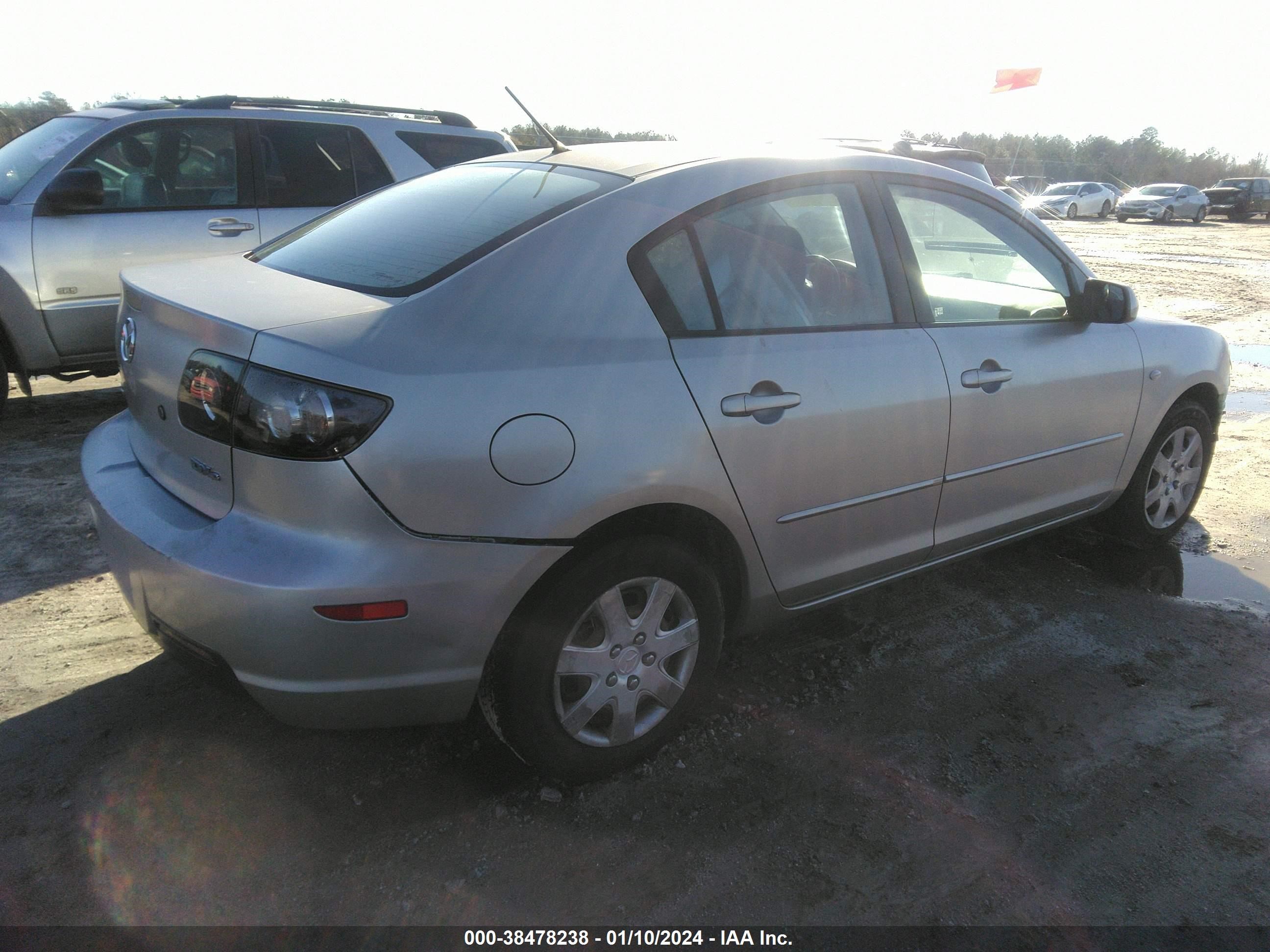 Photo 3 VIN: JM1BK12F581801734 - MAZDA 3 