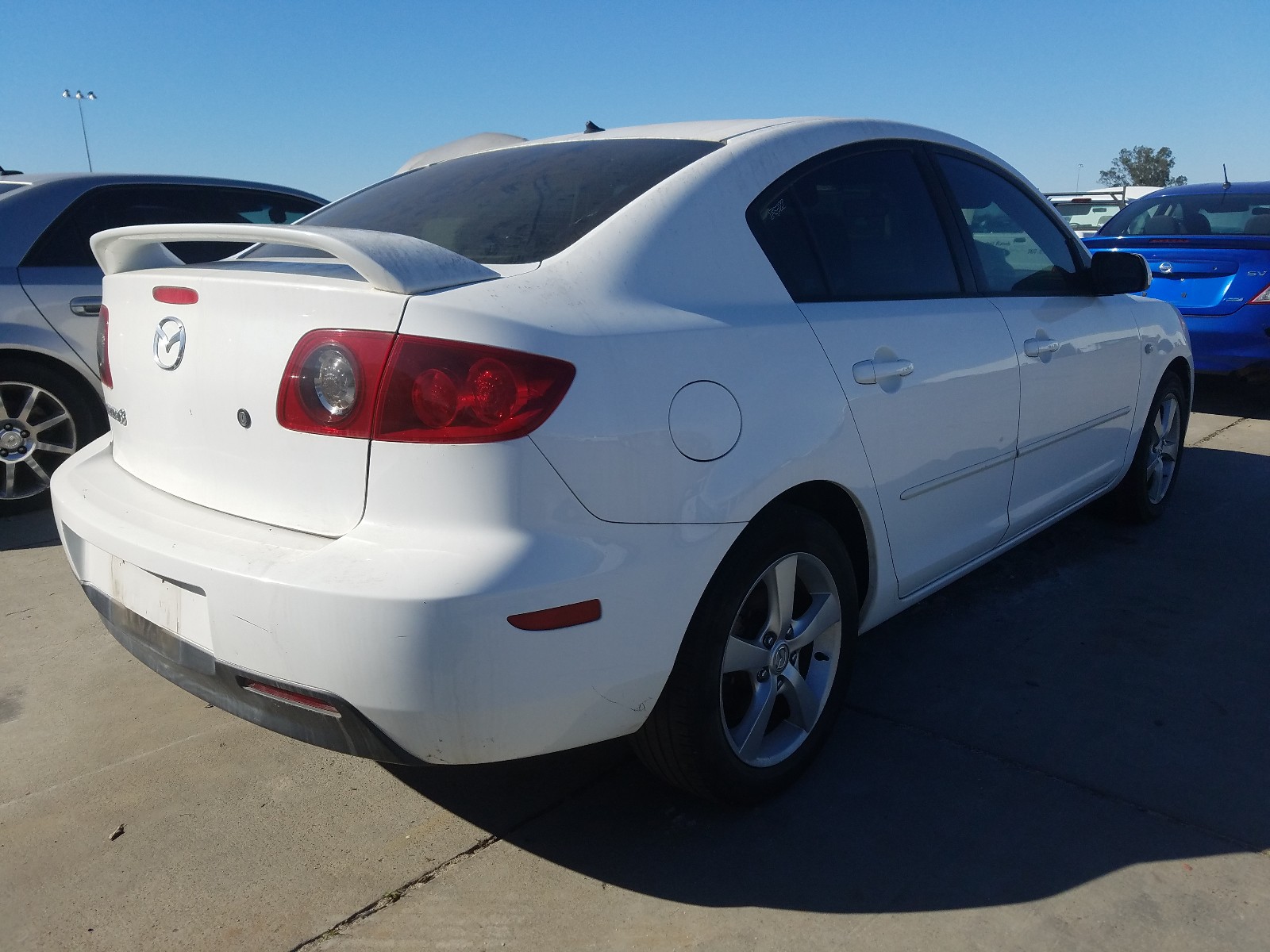 Photo 3 VIN: JM1BK12F641141990 - MAZDA MAZDA3 