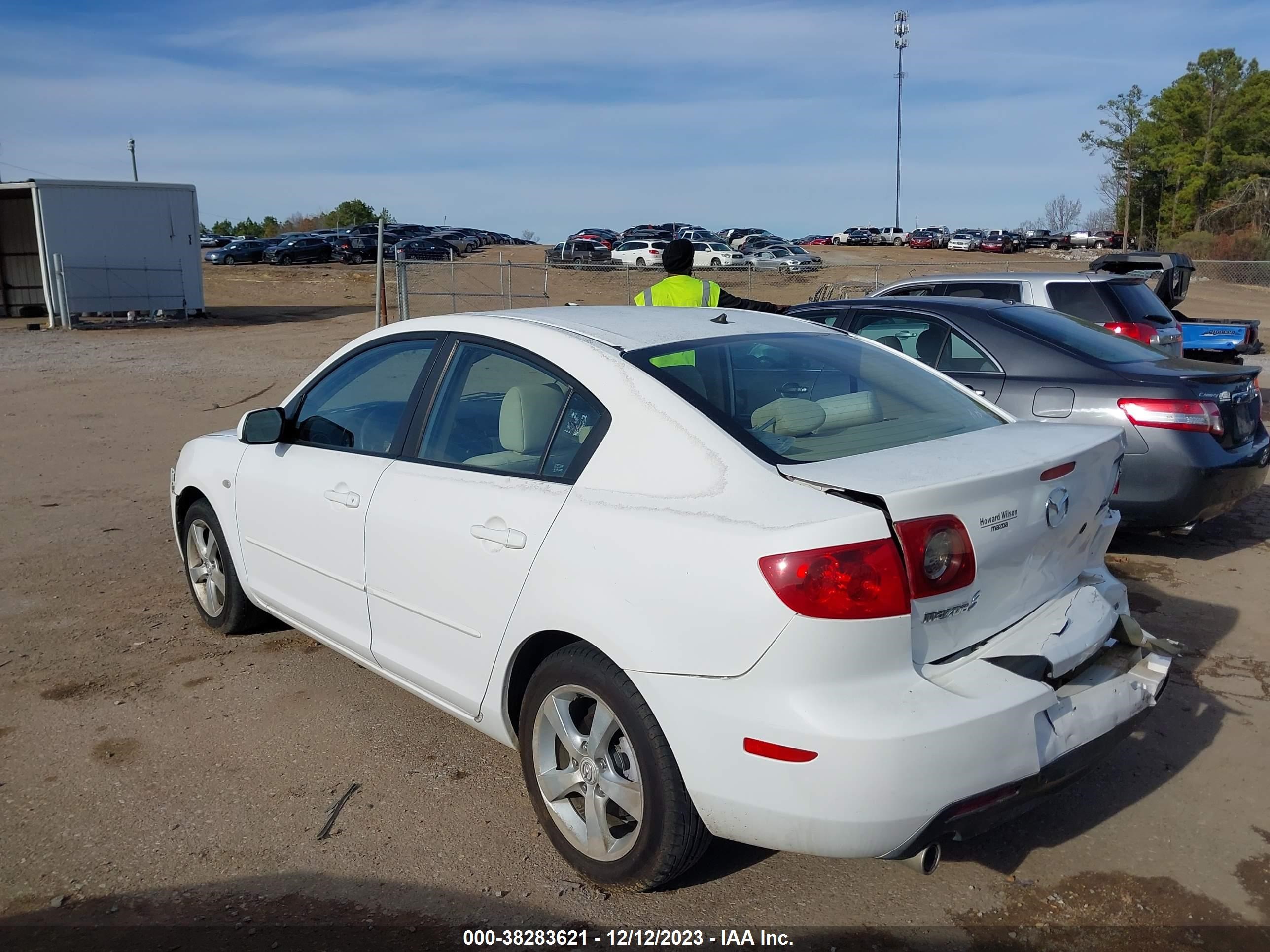 Photo 2 VIN: JM1BK12F961433748 - MAZDA 3 