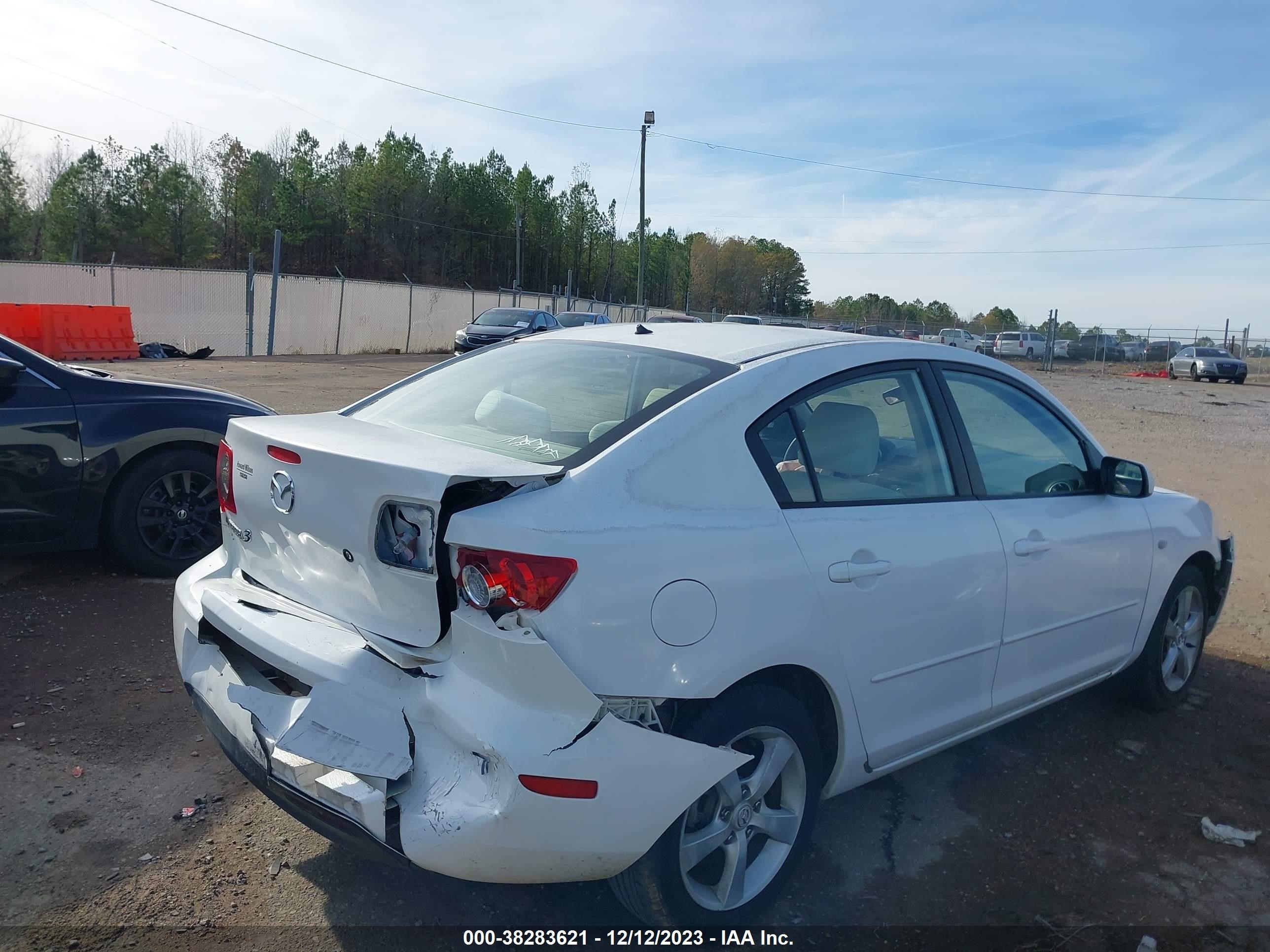 Photo 3 VIN: JM1BK12F961433748 - MAZDA 3 